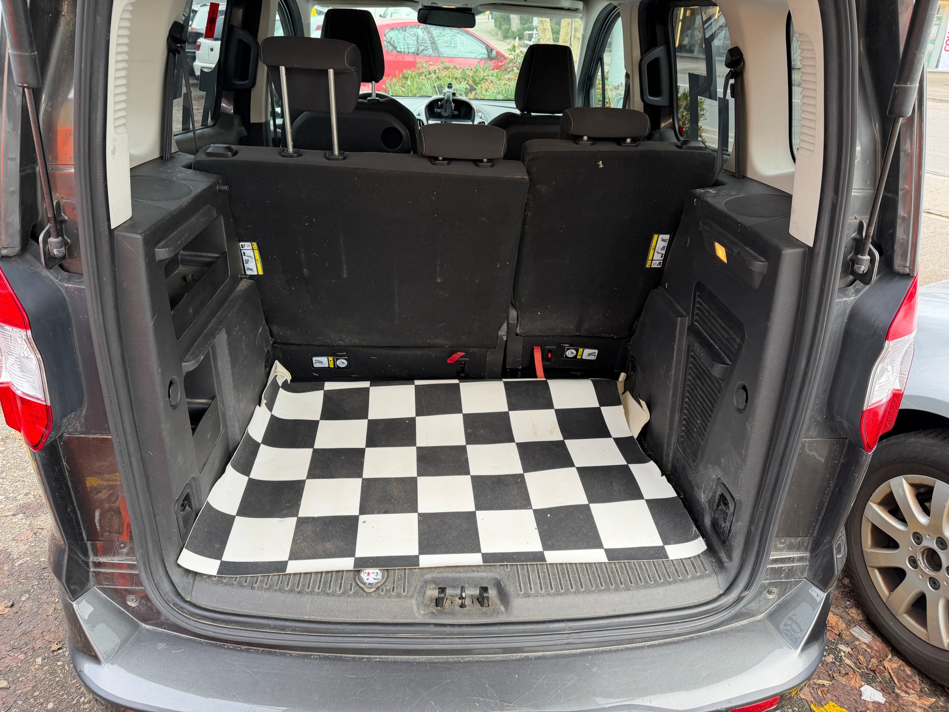 FORD Tourneo Courier 1.0 SCTi Titanium-image-9