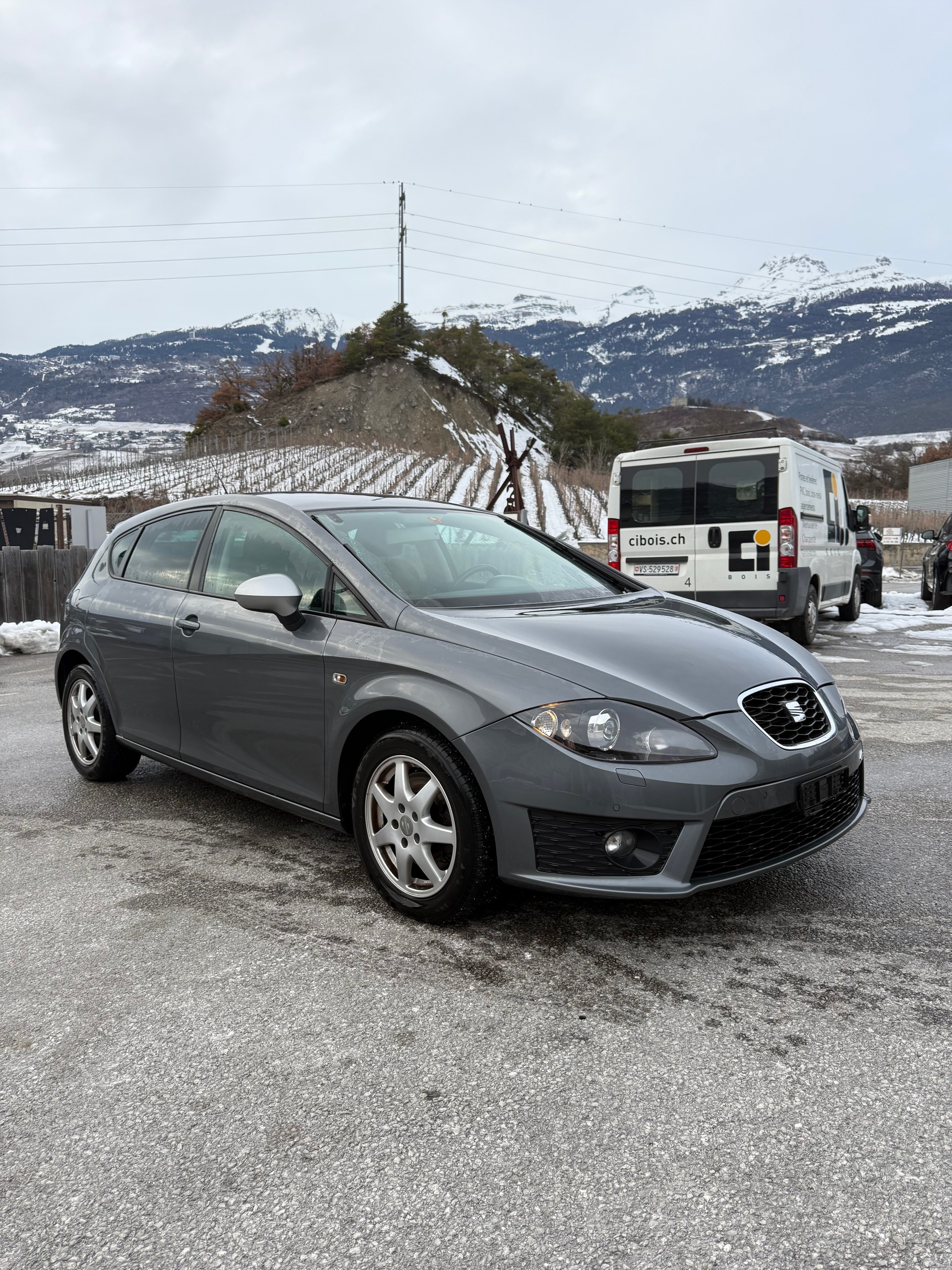 SEAT Leon 2.0 TSI FR DSG-image-1
