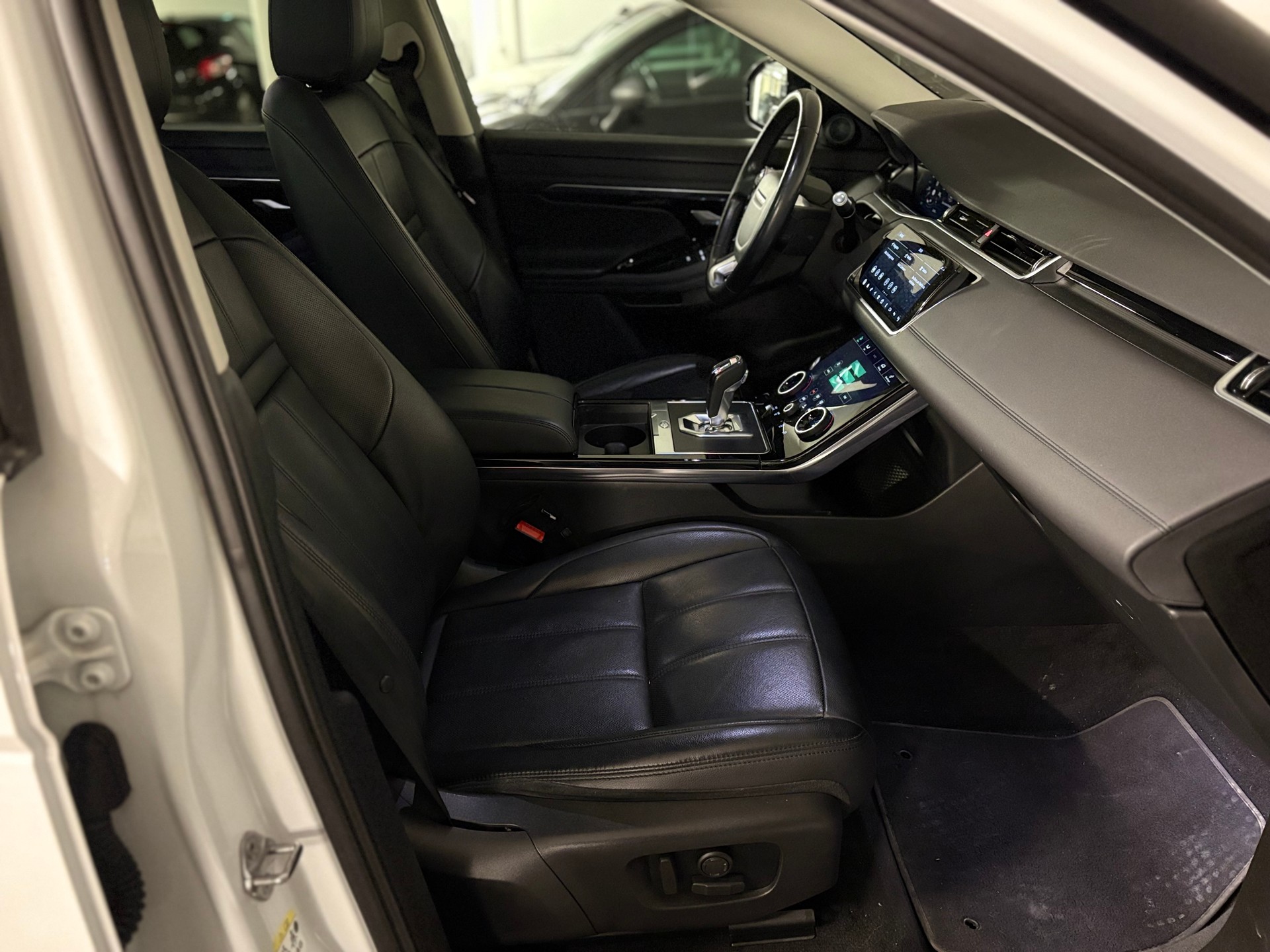 LAND ROVER Range Rover Evoque P 200 MHEV AT9-image-9