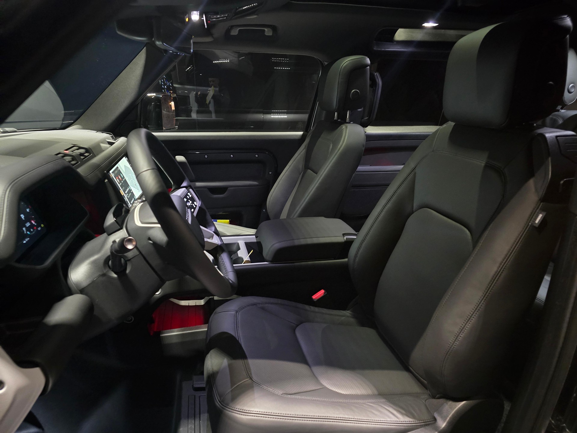 LAND ROVER Defender 90 3.0 D I6 350 X-Dynamic HSE-image-7