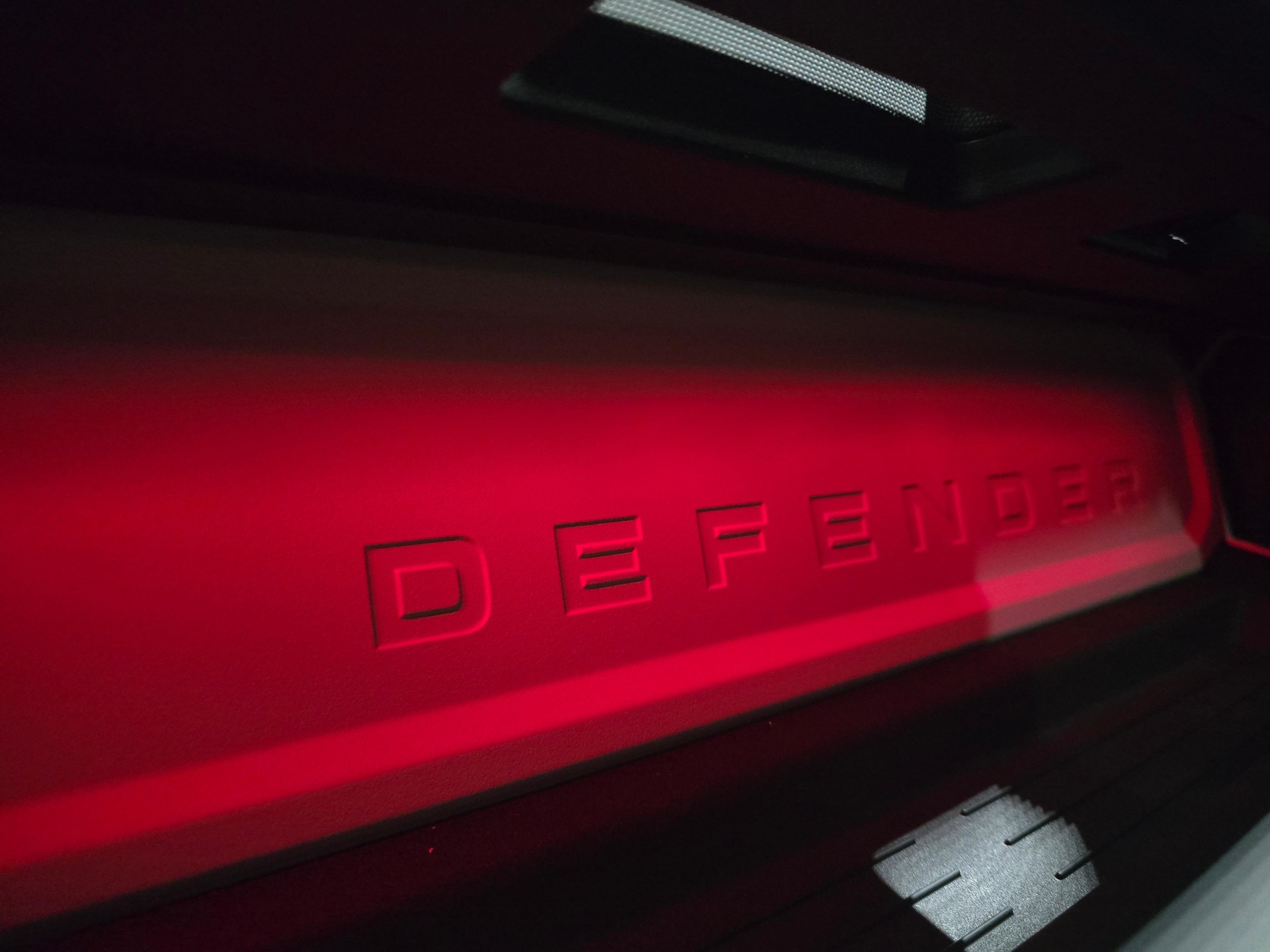LAND ROVER Defender 90 3.0 D I6 350 X-Dynamic HSE-image-16