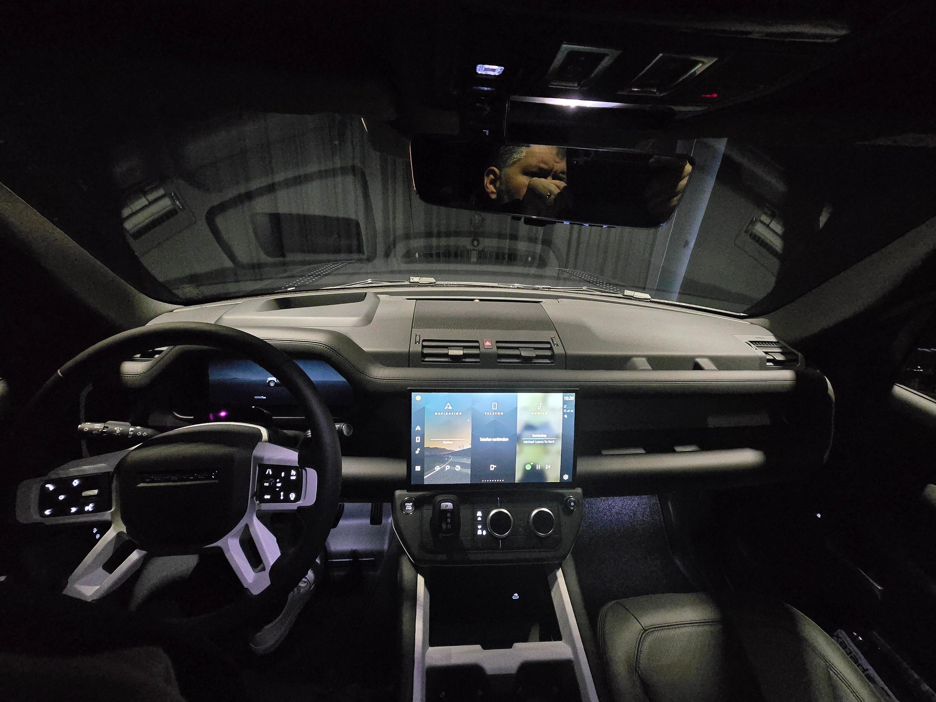 LAND ROVER Defender 90 3.0 D I6 350 X-Dynamic HSE-image-5
