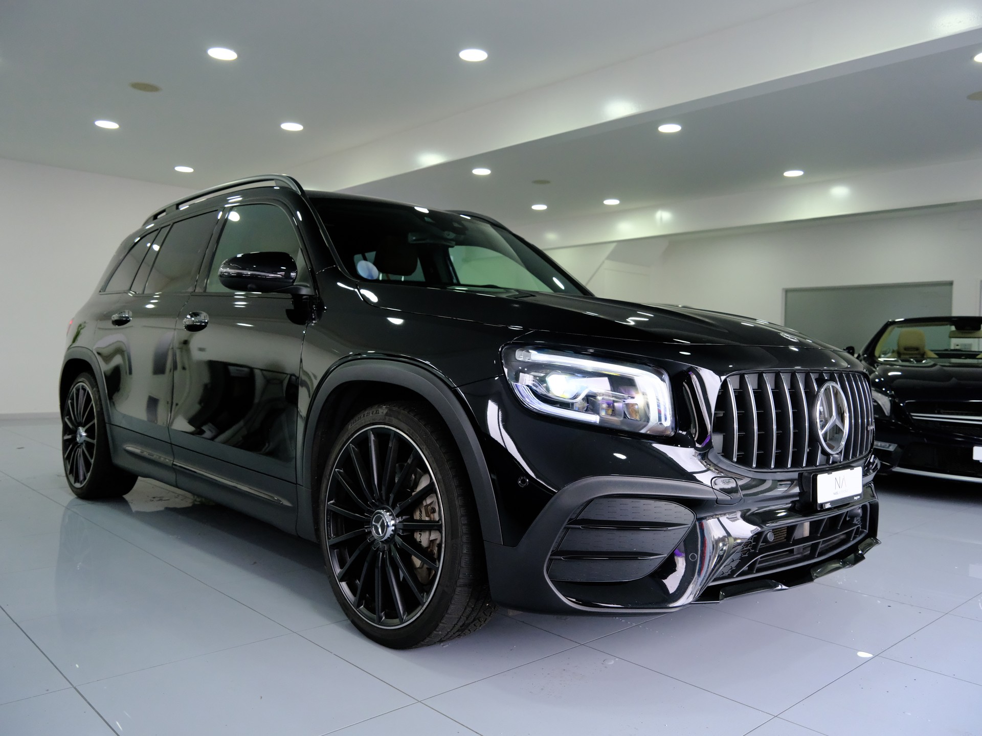 MERCEDES-BENZ GLB 35 AMG 4Matic 8G-Tronic-showroom-element-1