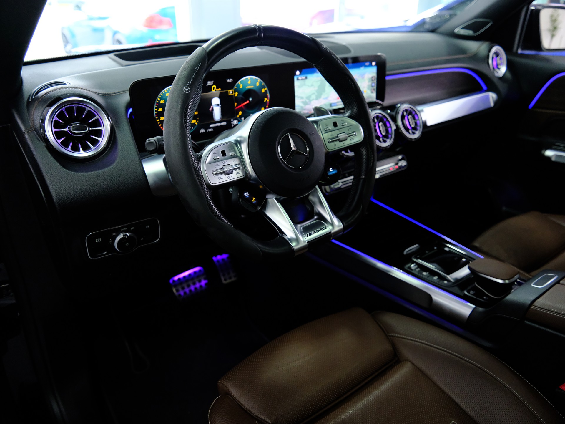 MERCEDES-BENZ GLB 35 AMG 4Matic 8G-Tronic-image-7