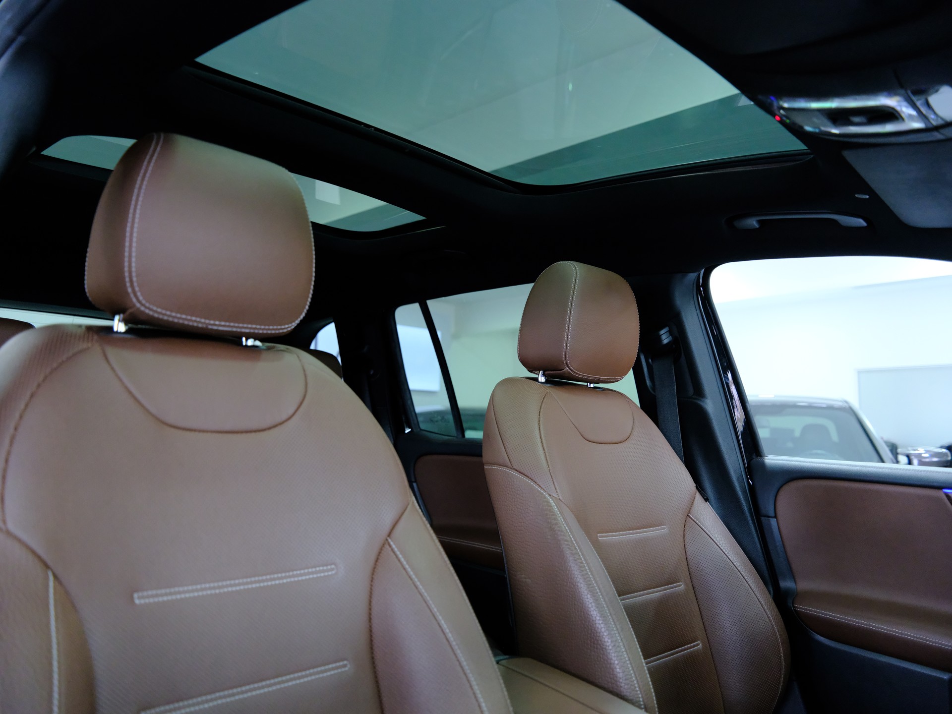 MERCEDES-BENZ GLB 35 AMG 4Matic 8G-Tronic-image-16