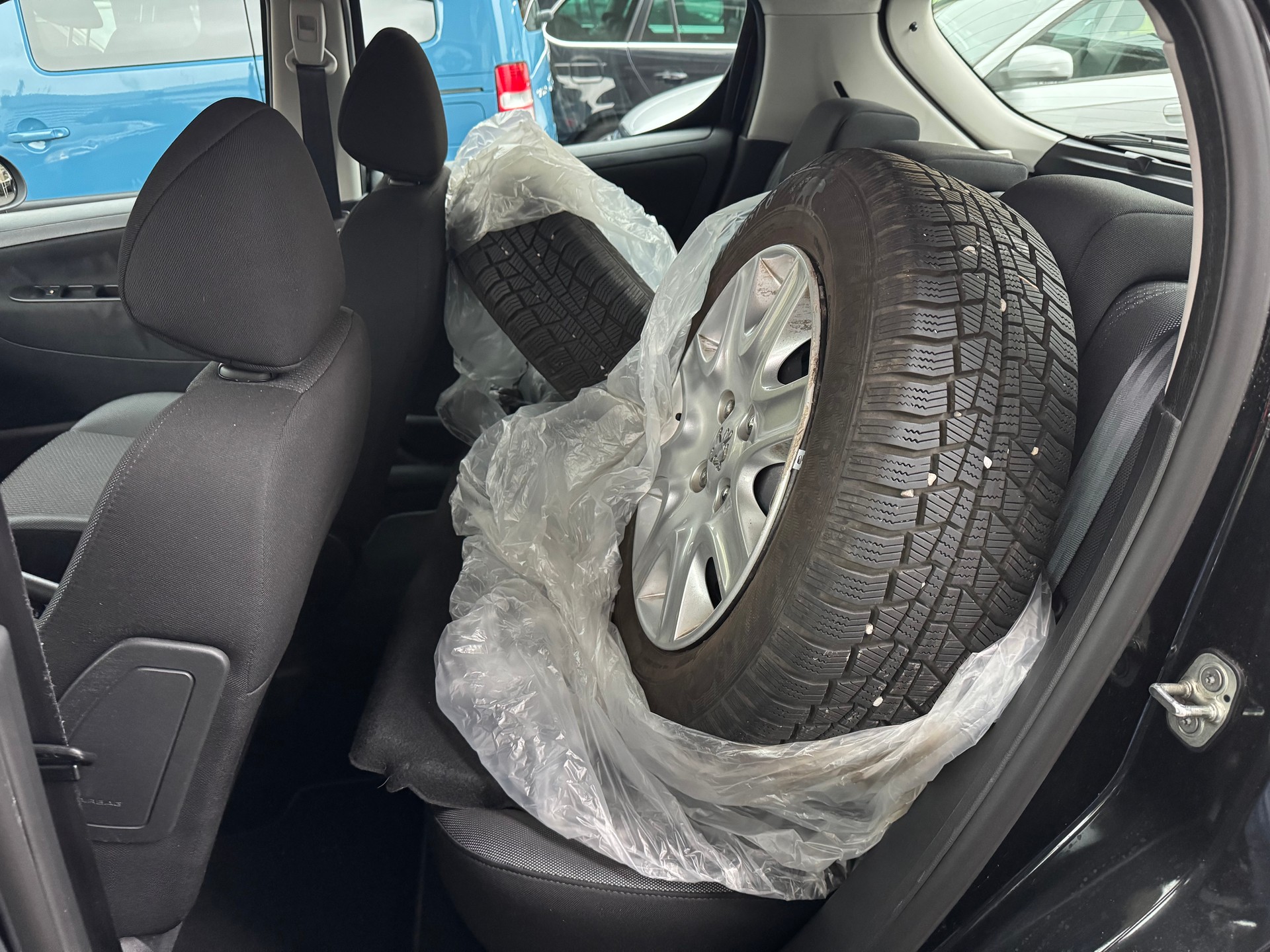 PEUGEOT 207 1.4 16V Allure-image-6