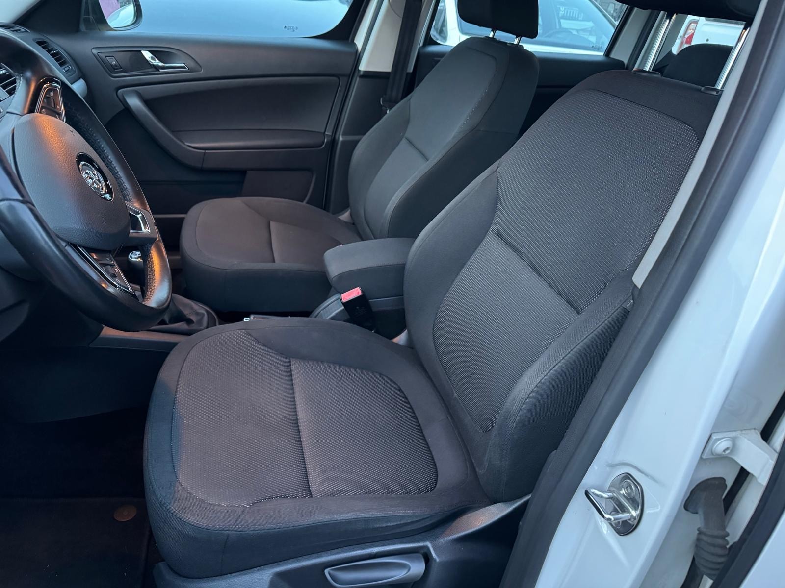 VW Golf 2.0 TDI Comfortline 4Motion-image-6
