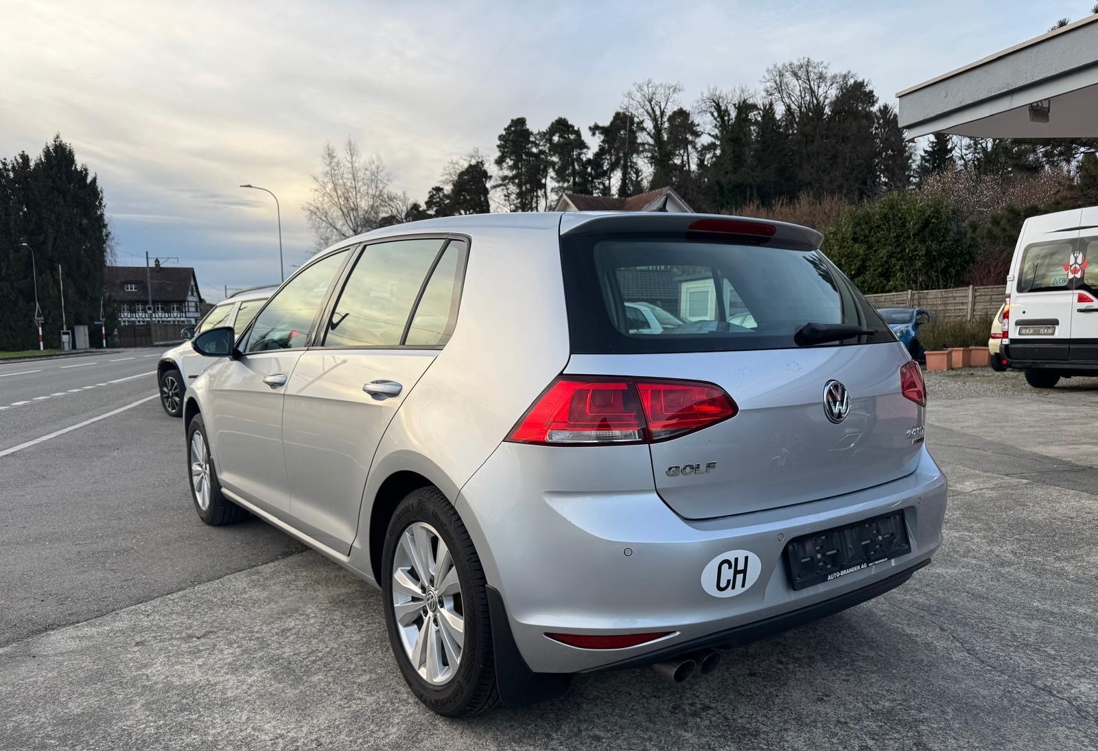 VW Golf 2.0 TDI Comfortline 4Motion-image-2