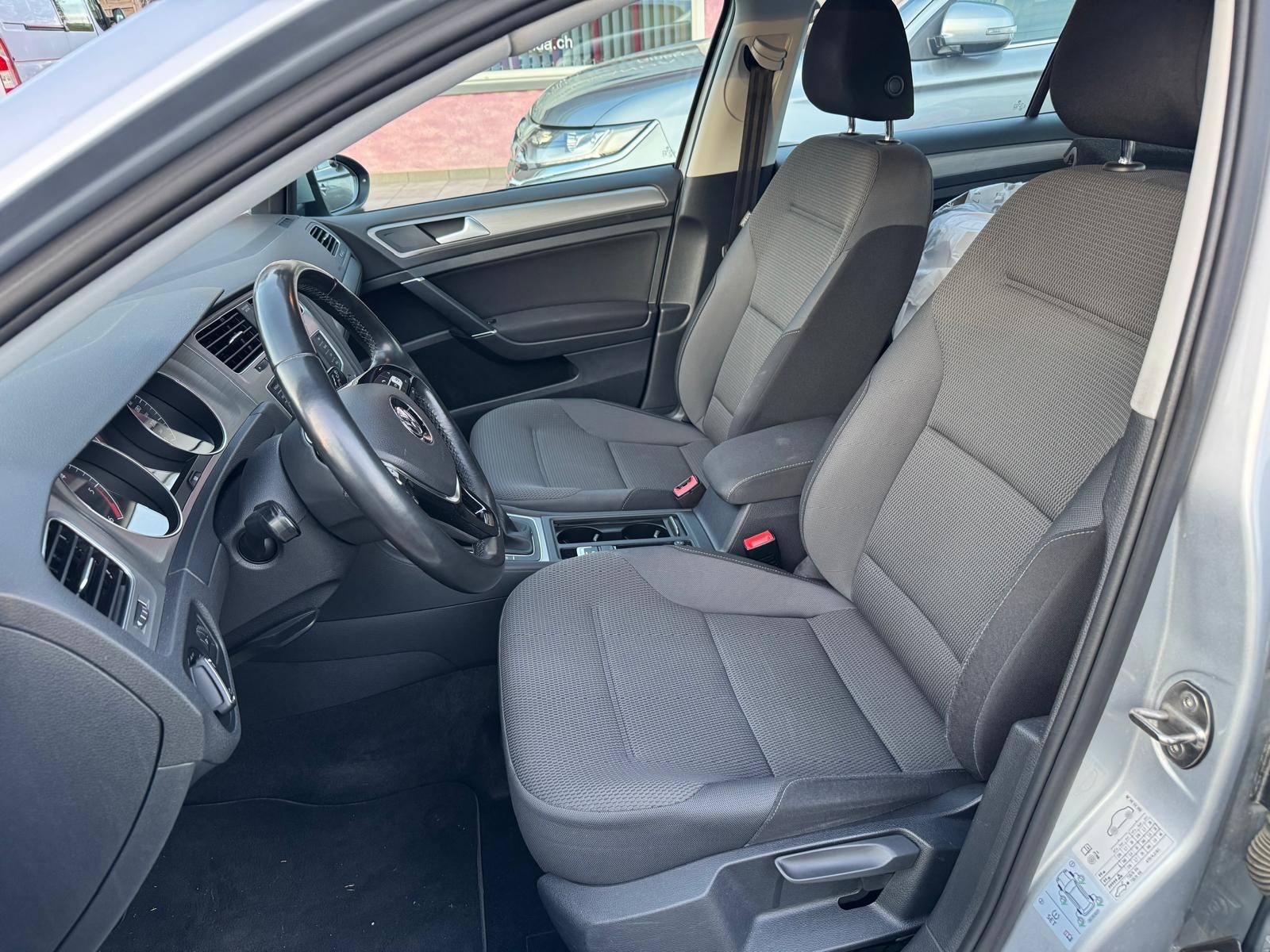 VW Golf 2.0 TDI Comfortline 4Motion-image-10