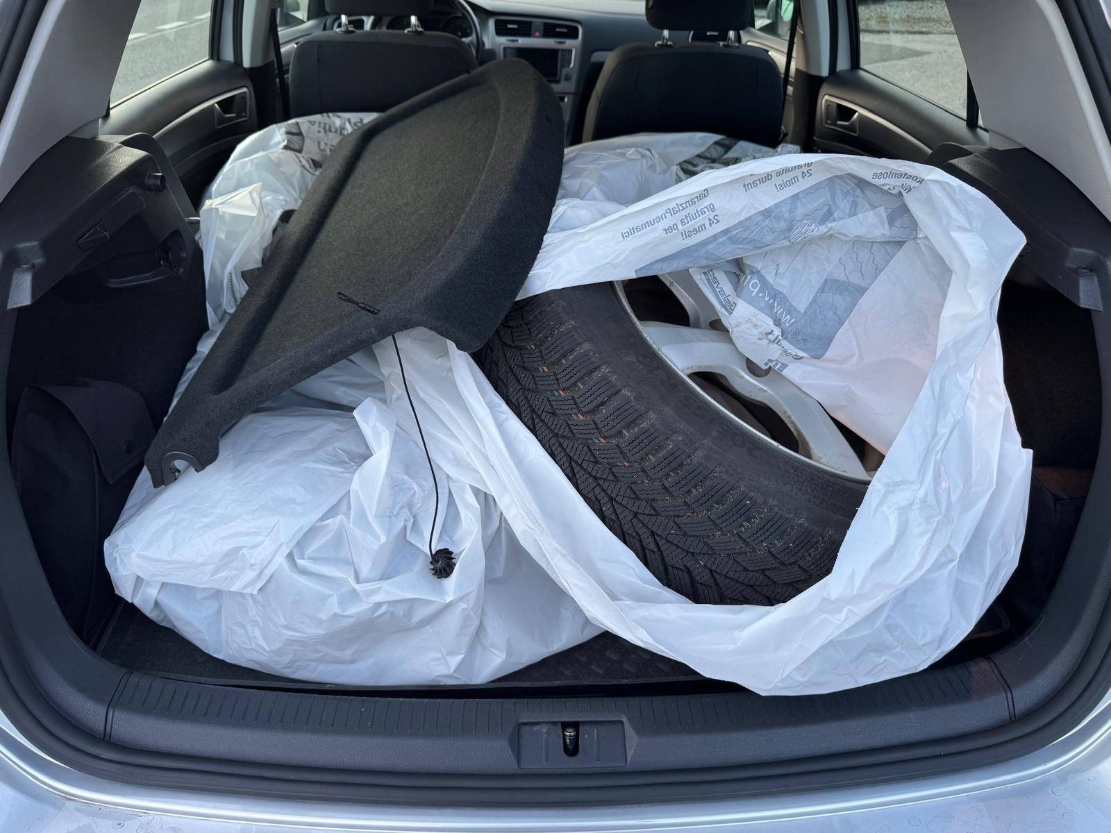 VW Golf 2.0 TDI Comfortline 4Motion-image-15