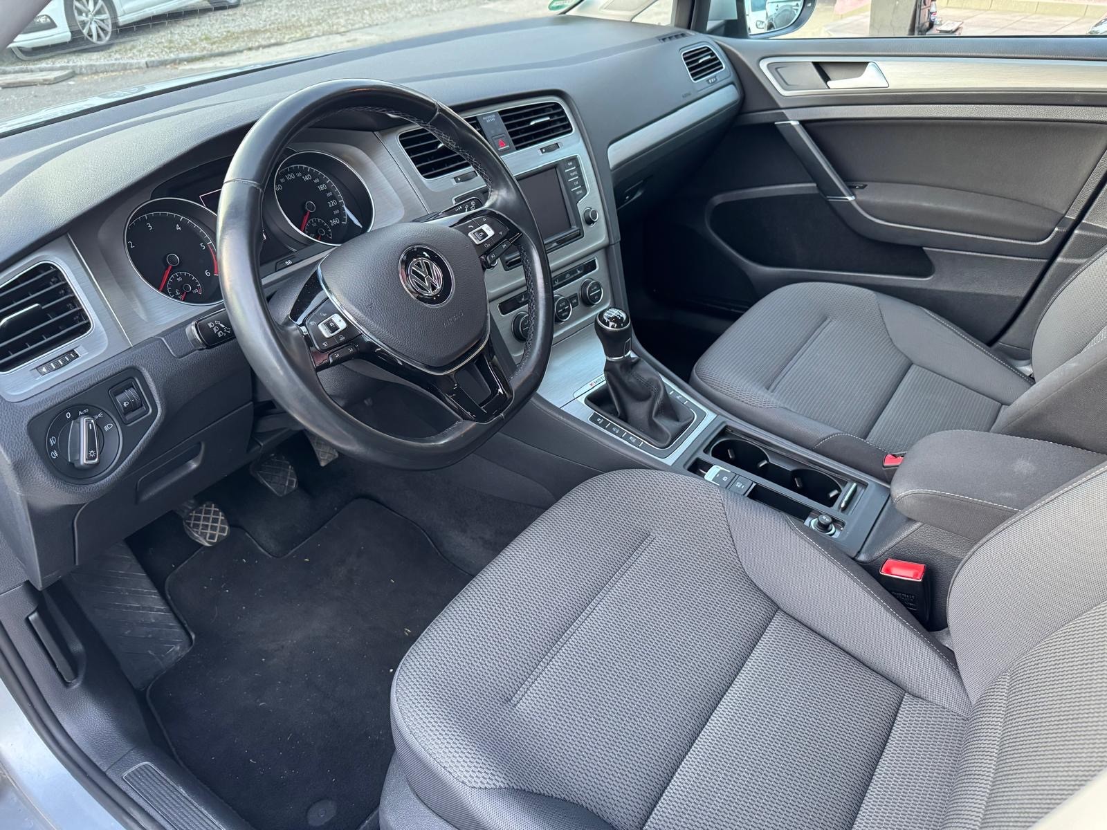 VW Golf 2.0 TDI Comfortline 4Motion-image-9