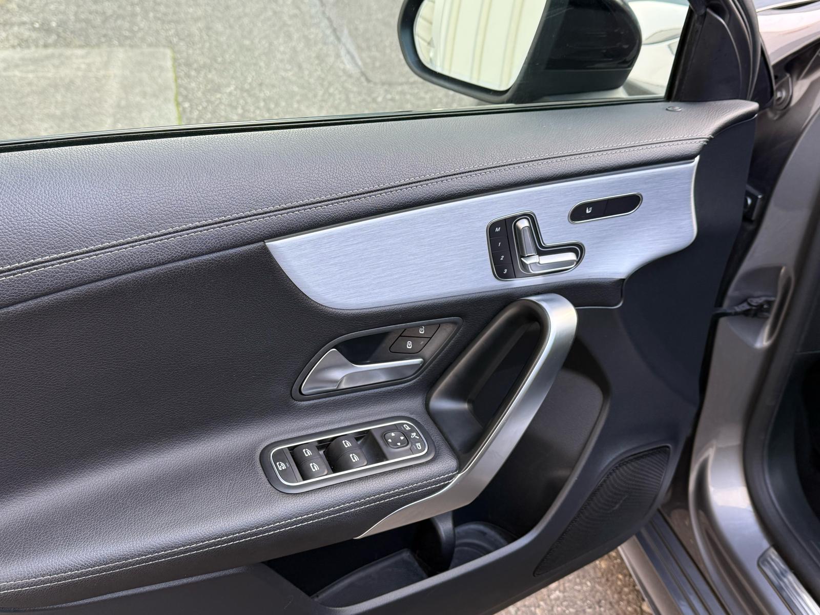 MERCEDES-BENZ A 220 AMG Line 7G-DCT 4Matic-image-8