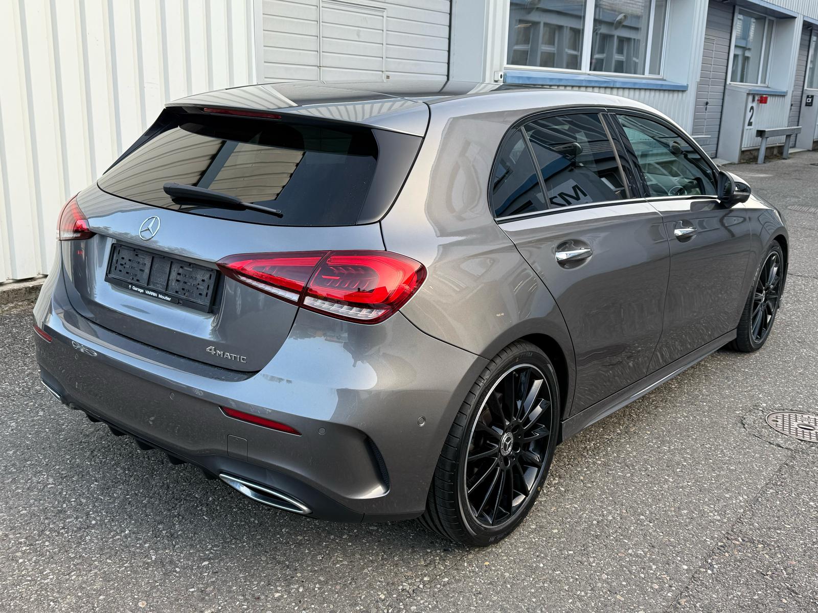 MERCEDES-BENZ A 220 AMG Line 7G-DCT 4Matic-image-2