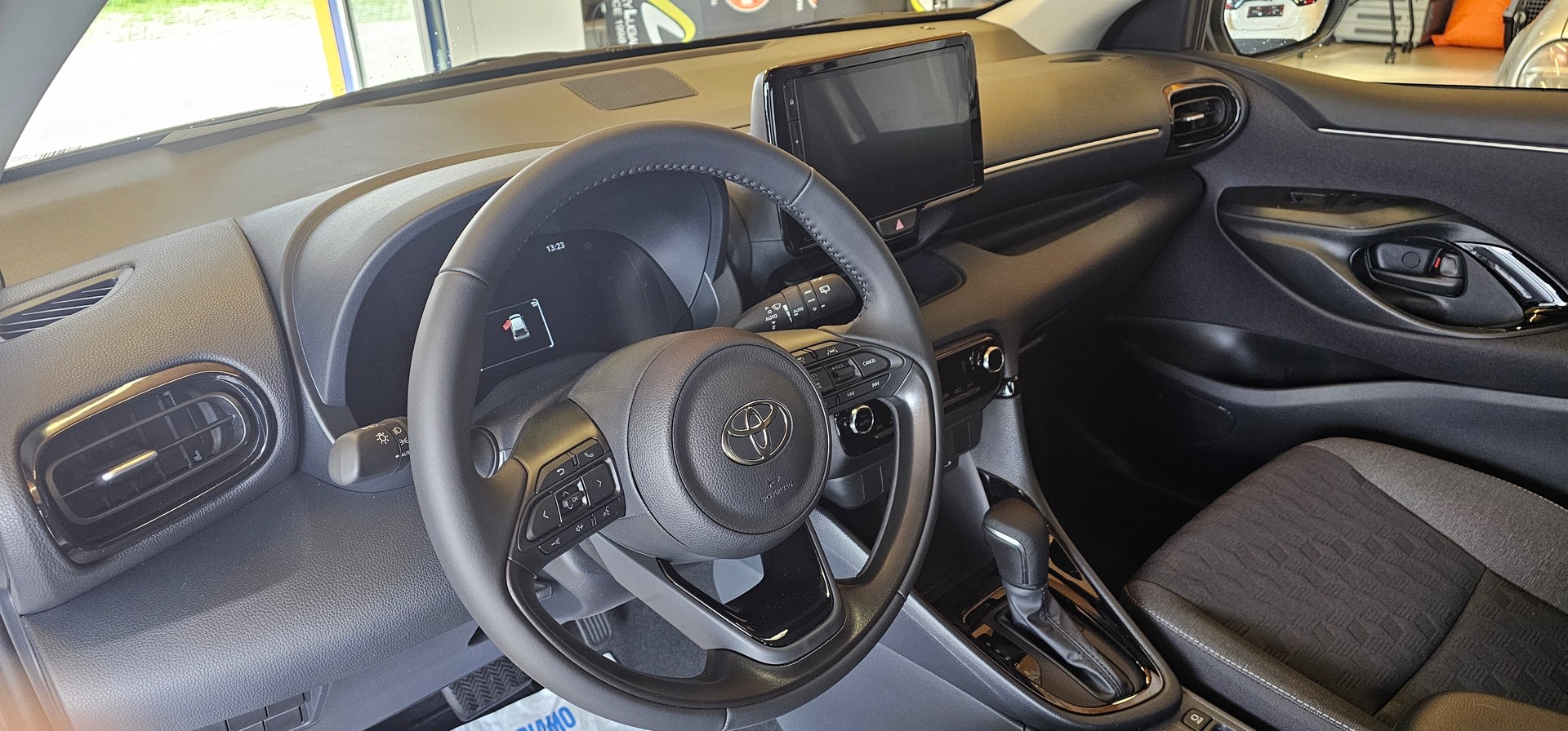 TOYOTA Yaris 1.5 Comfort e-CVT-image-7