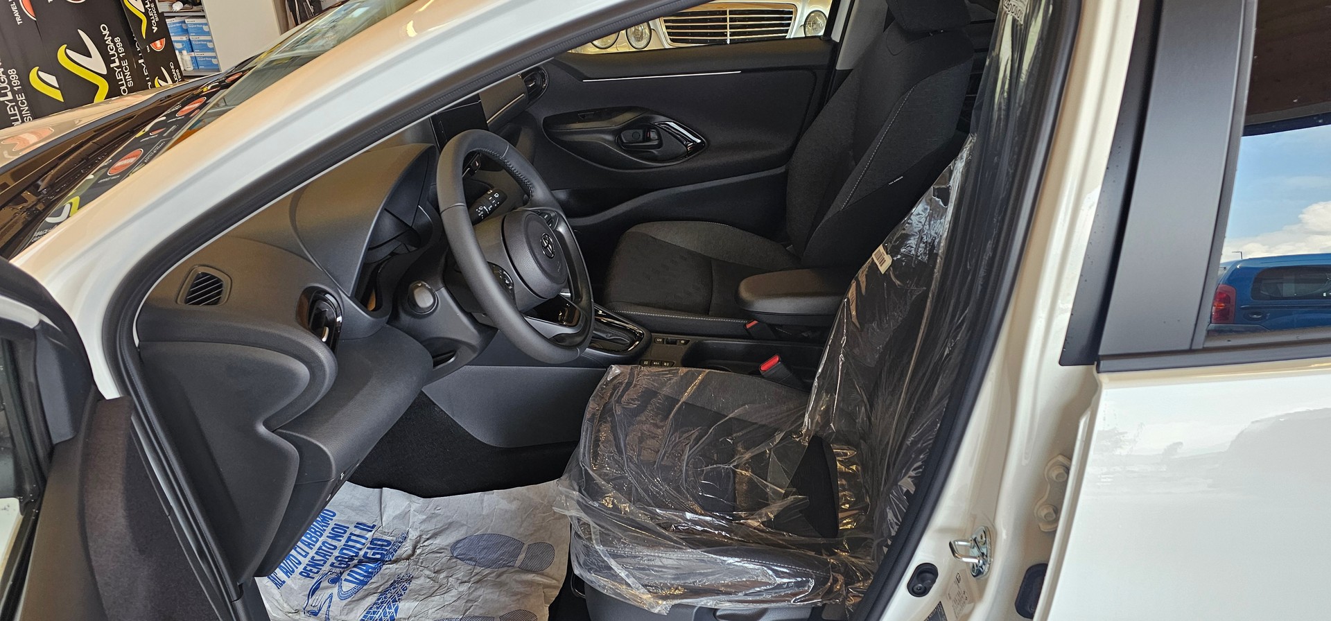TOYOTA Yaris 1.5 Comfort e-CVT-image-8