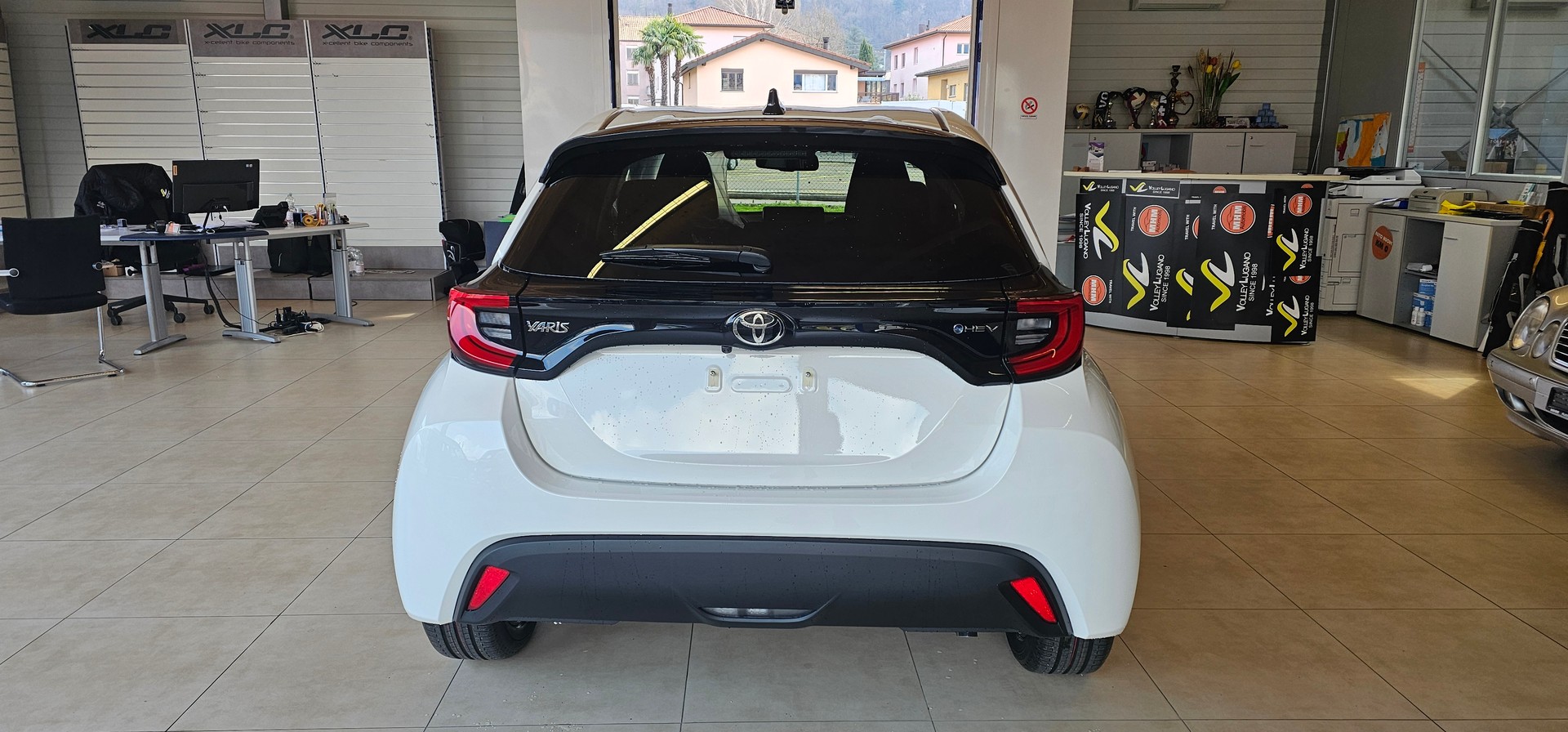 TOYOTA Yaris 1.5 Comfort e-CVT-image-4