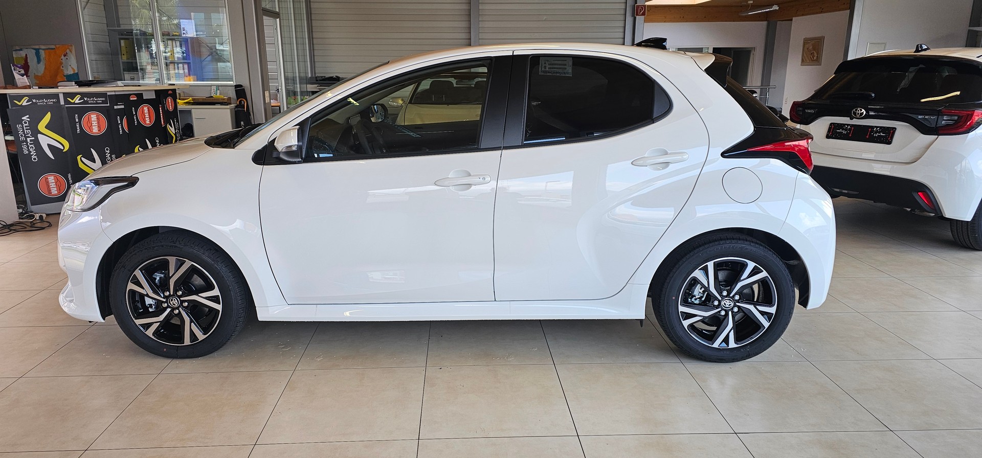 TOYOTA Yaris 1.5 Comfort e-CVT-image-5