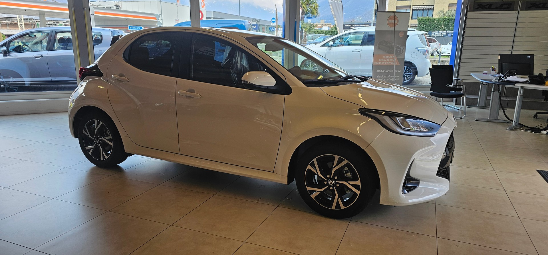 TOYOTA Yaris 1.5 Comfort e-CVT-image-2