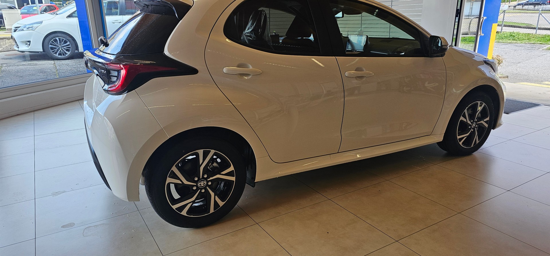 TOYOTA Yaris 1.5 Comfort e-CVT-image-3