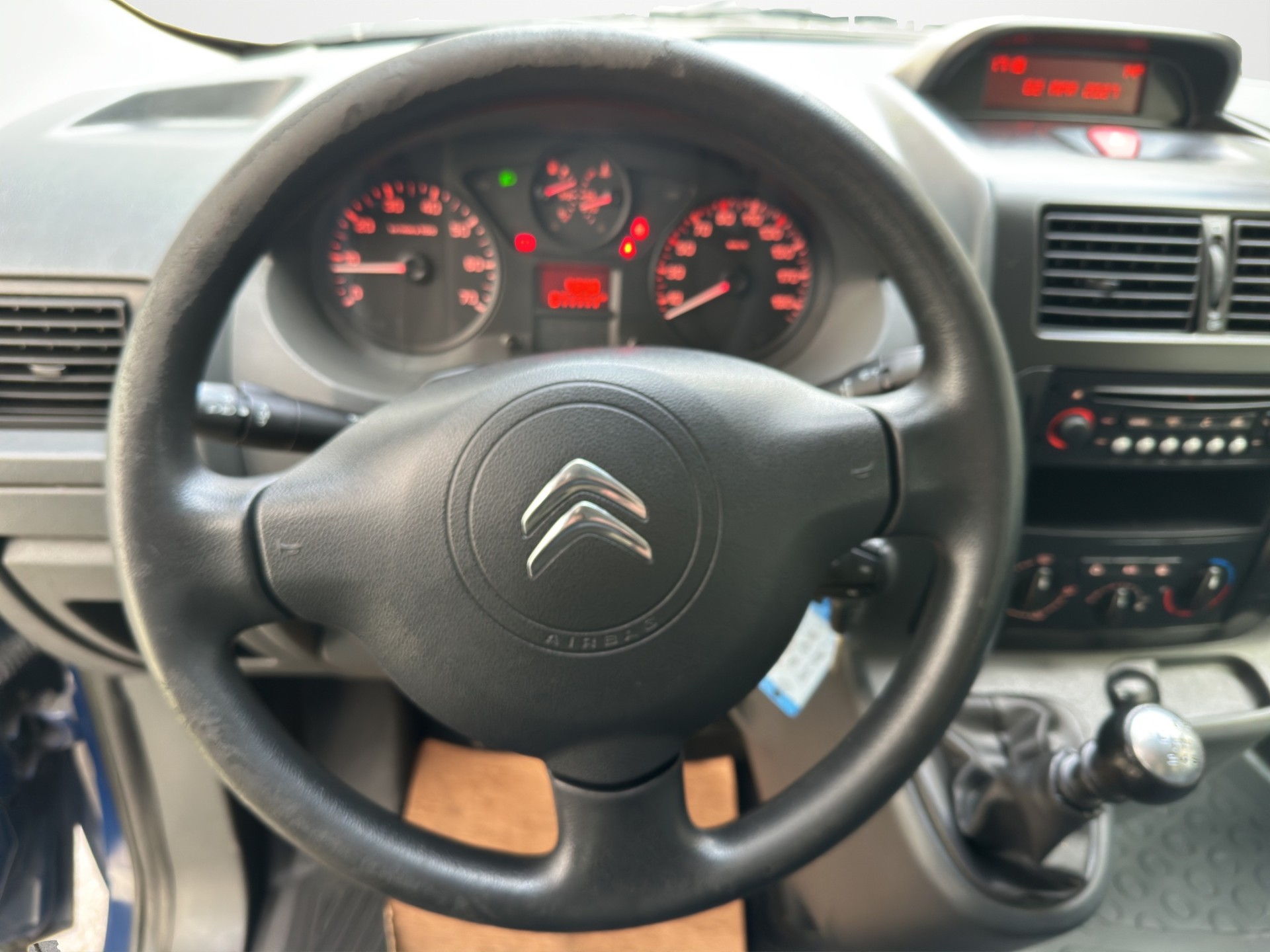 CITROEN Jumpy 2.0 HDi L2H1 Attraction-image-9