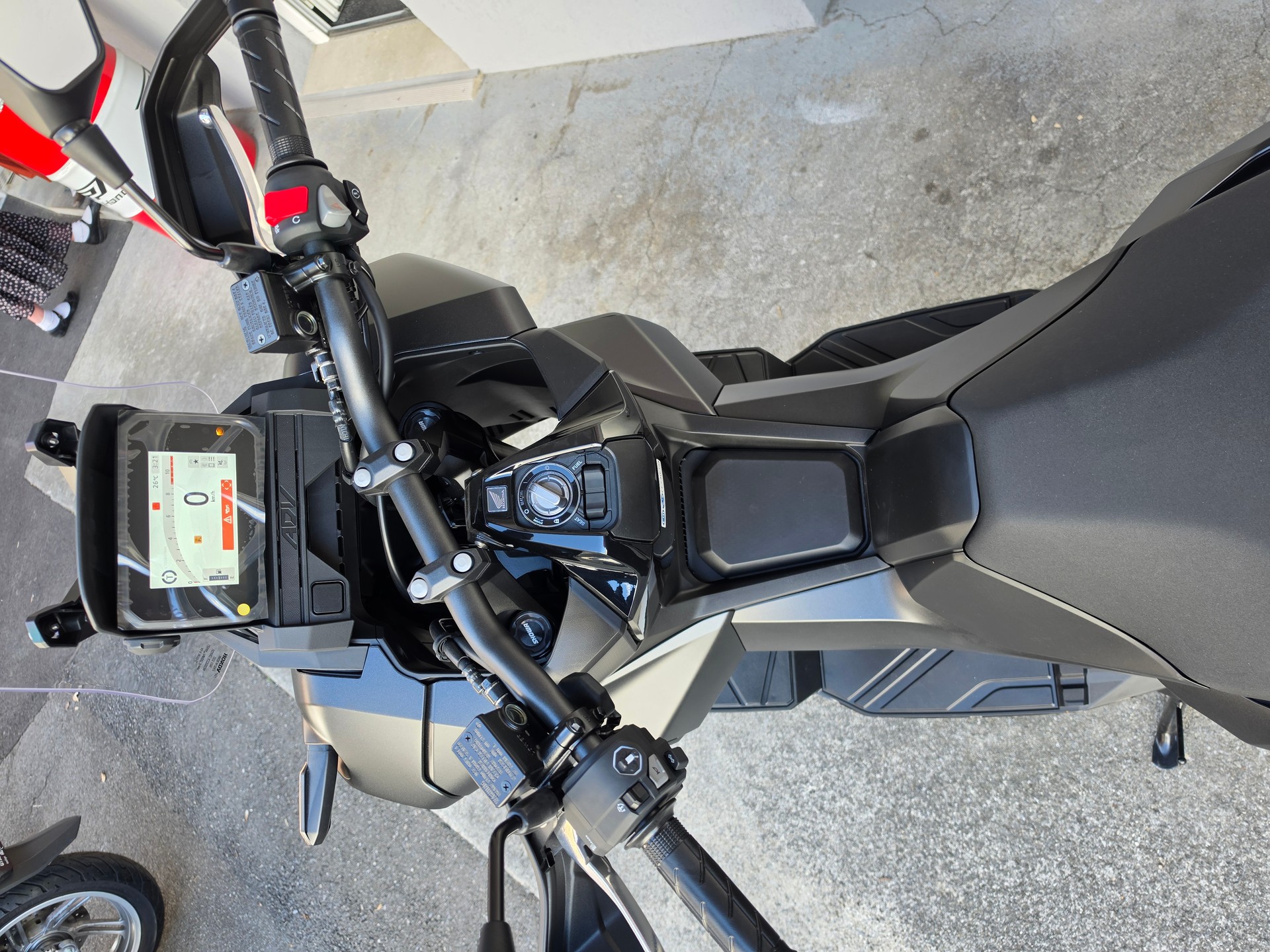 HONDA ADV 350-image-4