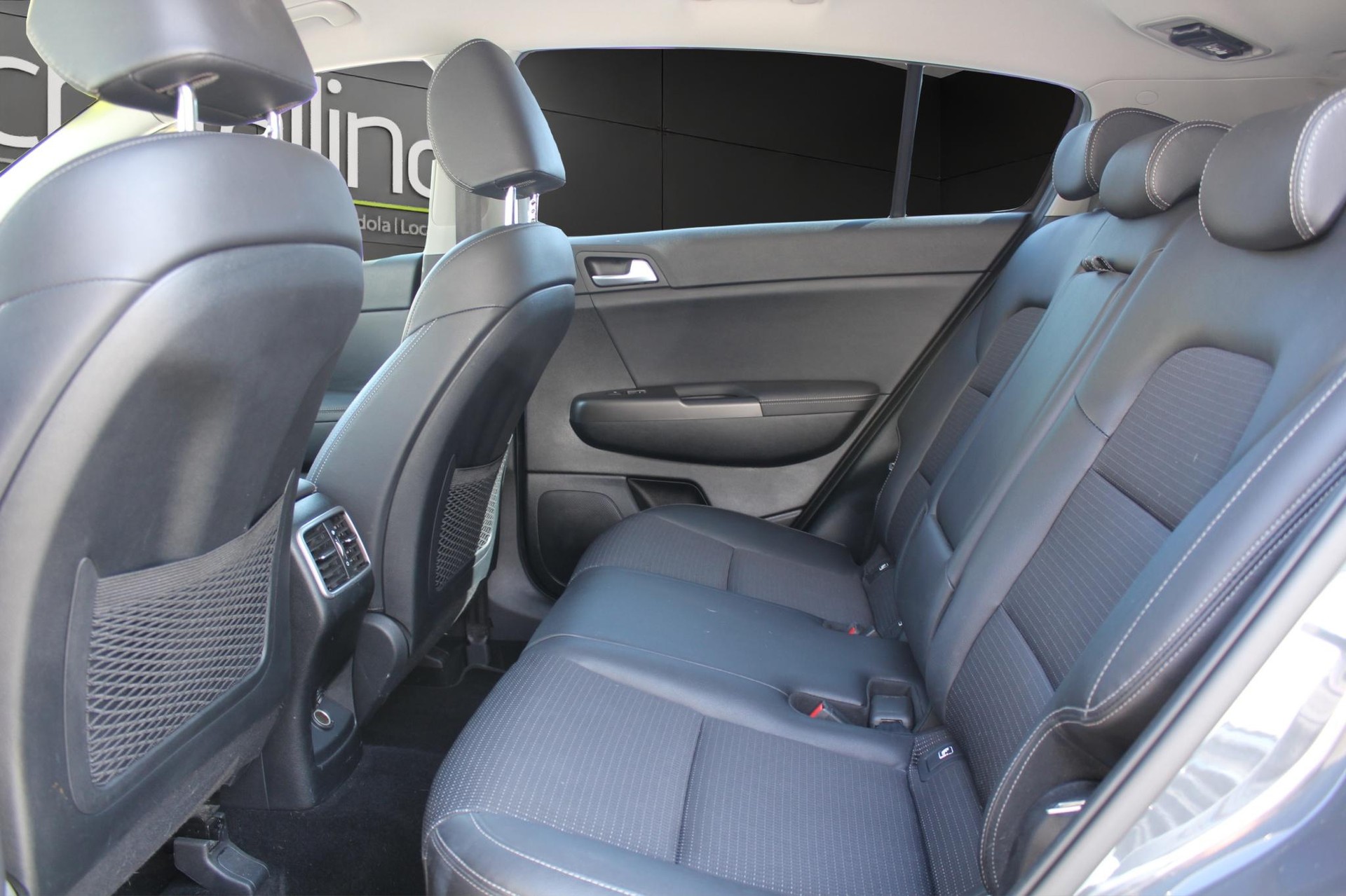 KIA Sportage 1.6 CRDi MHEV Black Edition-image-10