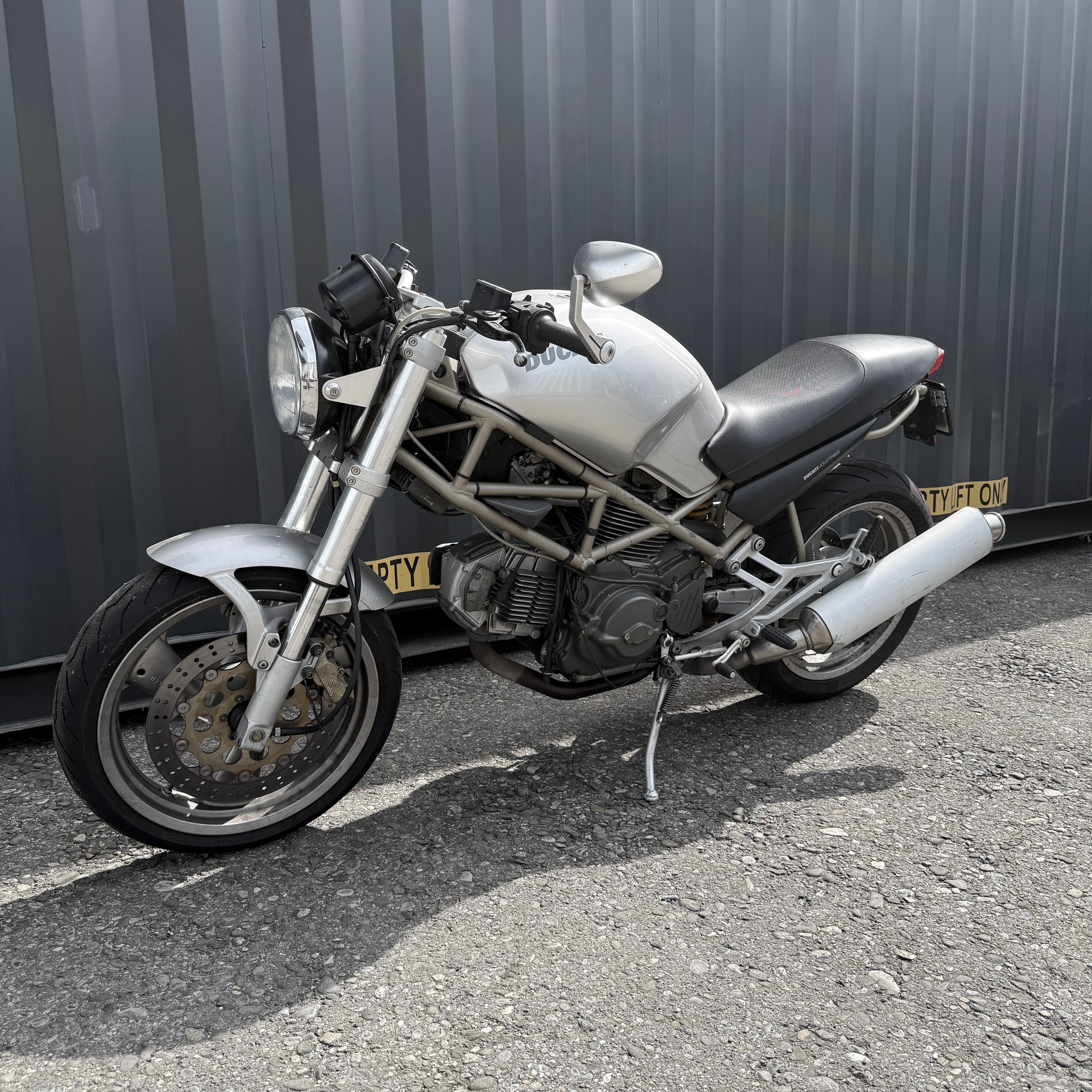 DUCATI Monster 600-image-1