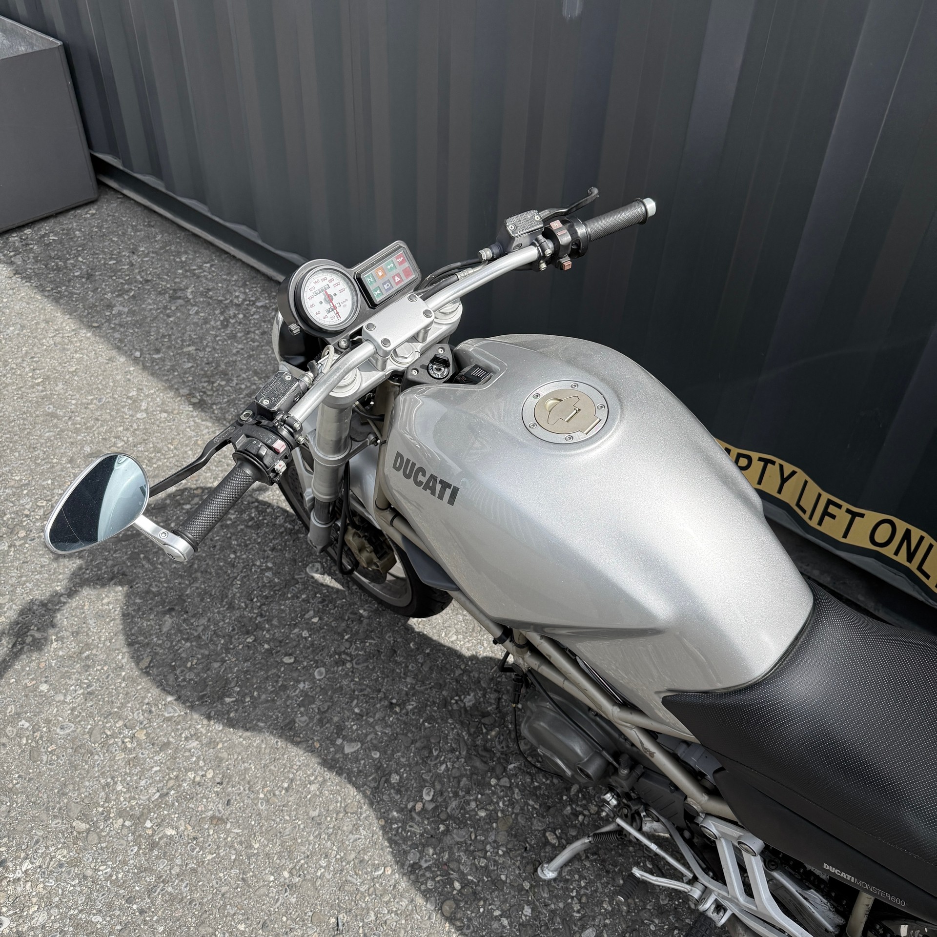 DUCATI Monster 600-image-7