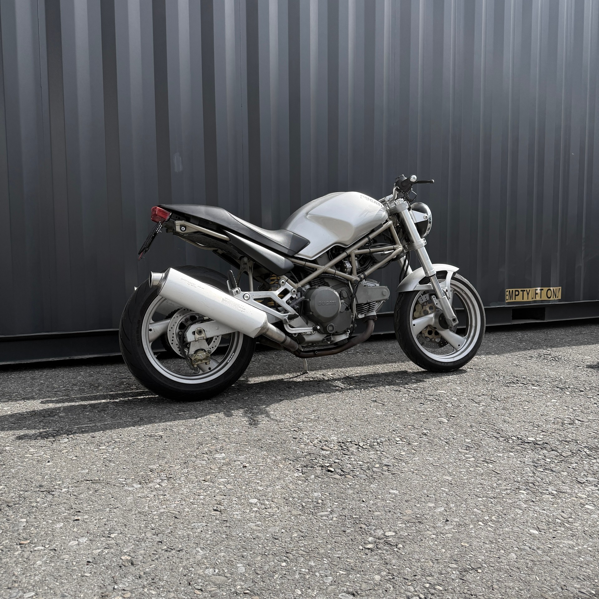 DUCATI Monster 600-image-2