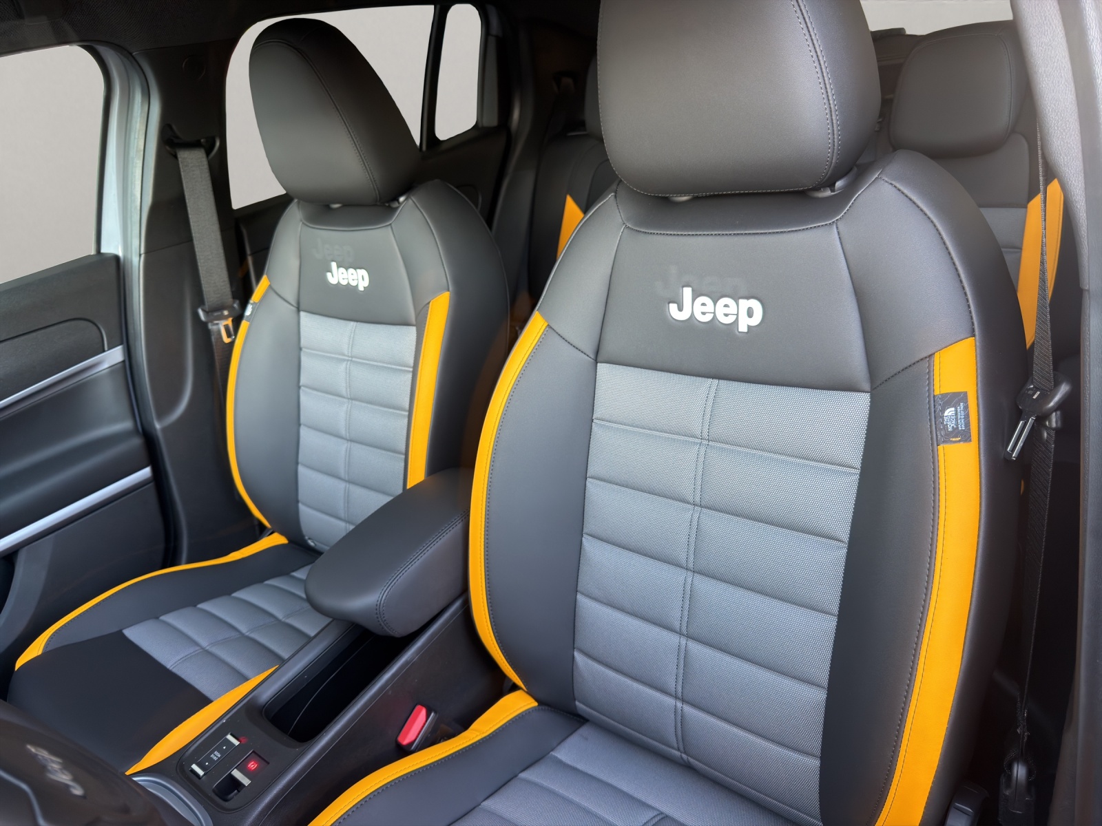 JEEP Avenger 1.2 MHEV The North Face 4xe-image-14