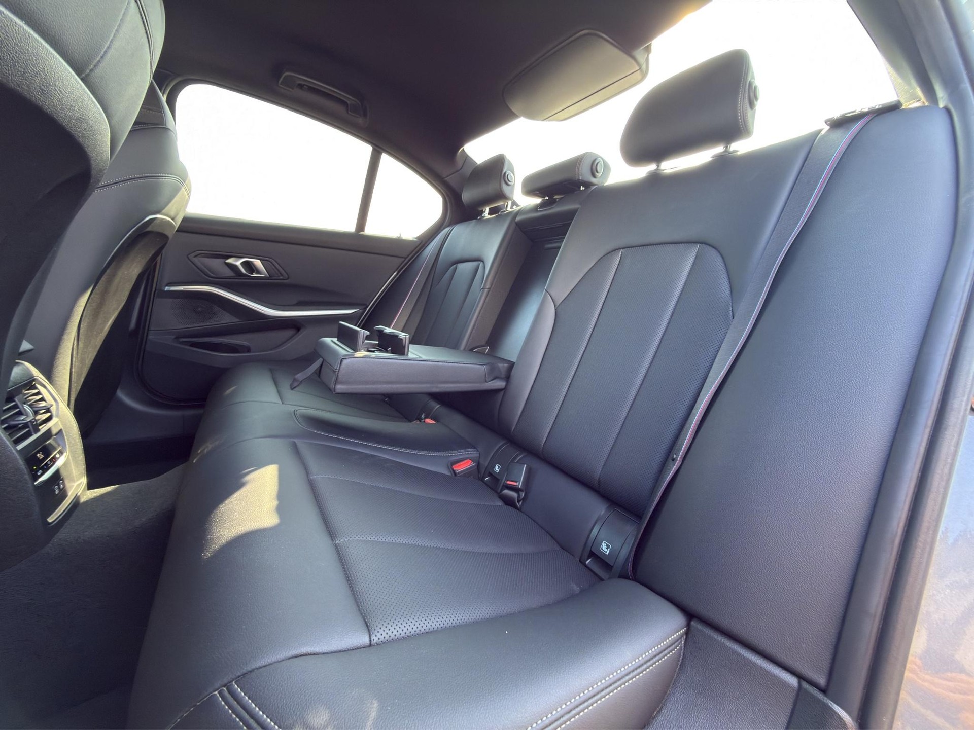 BMW 320d xDrive 48V Steptronic M Sport-image-25