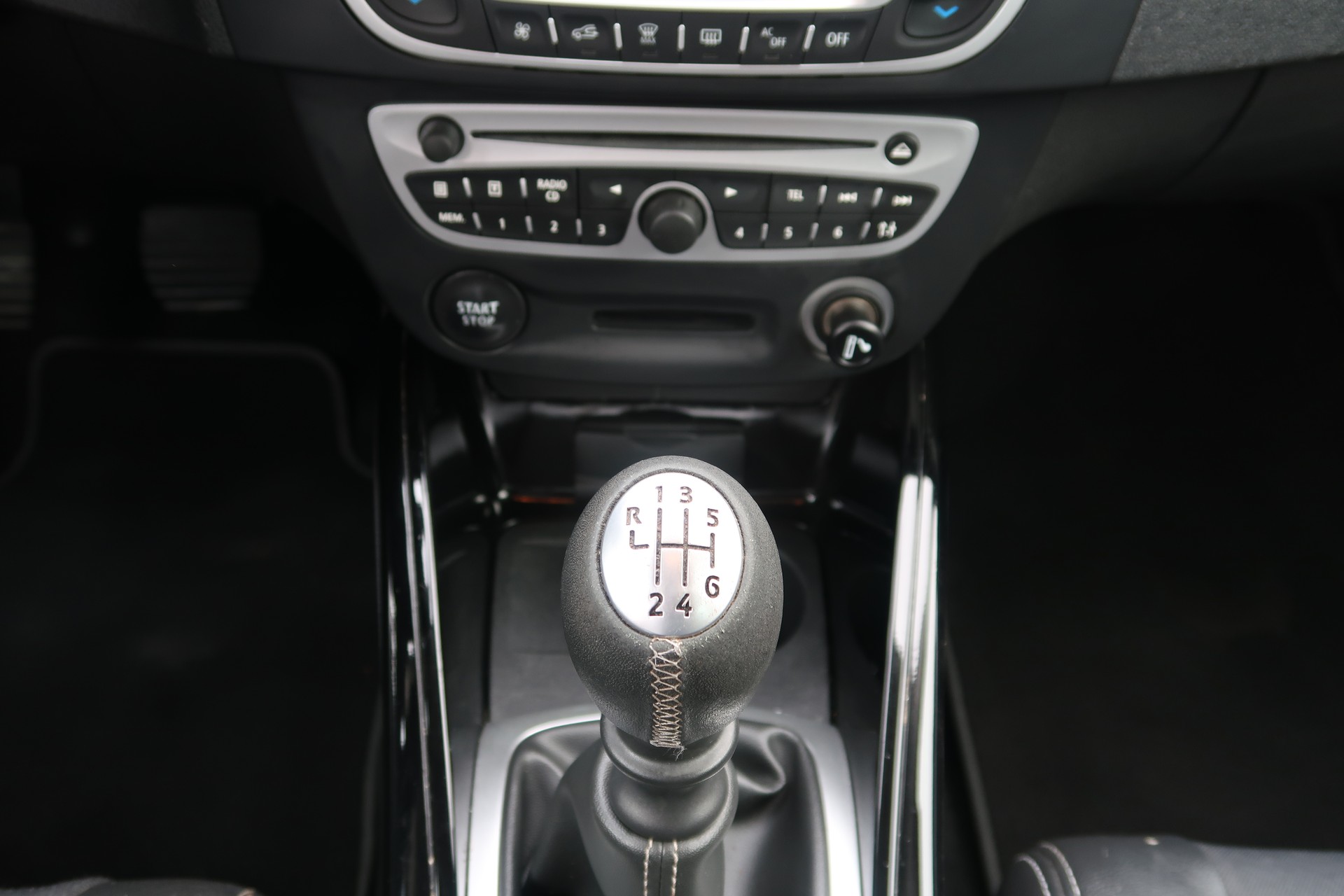 RENAULT Mégane Coupé 1.4 16V Turbo Bose-image-14