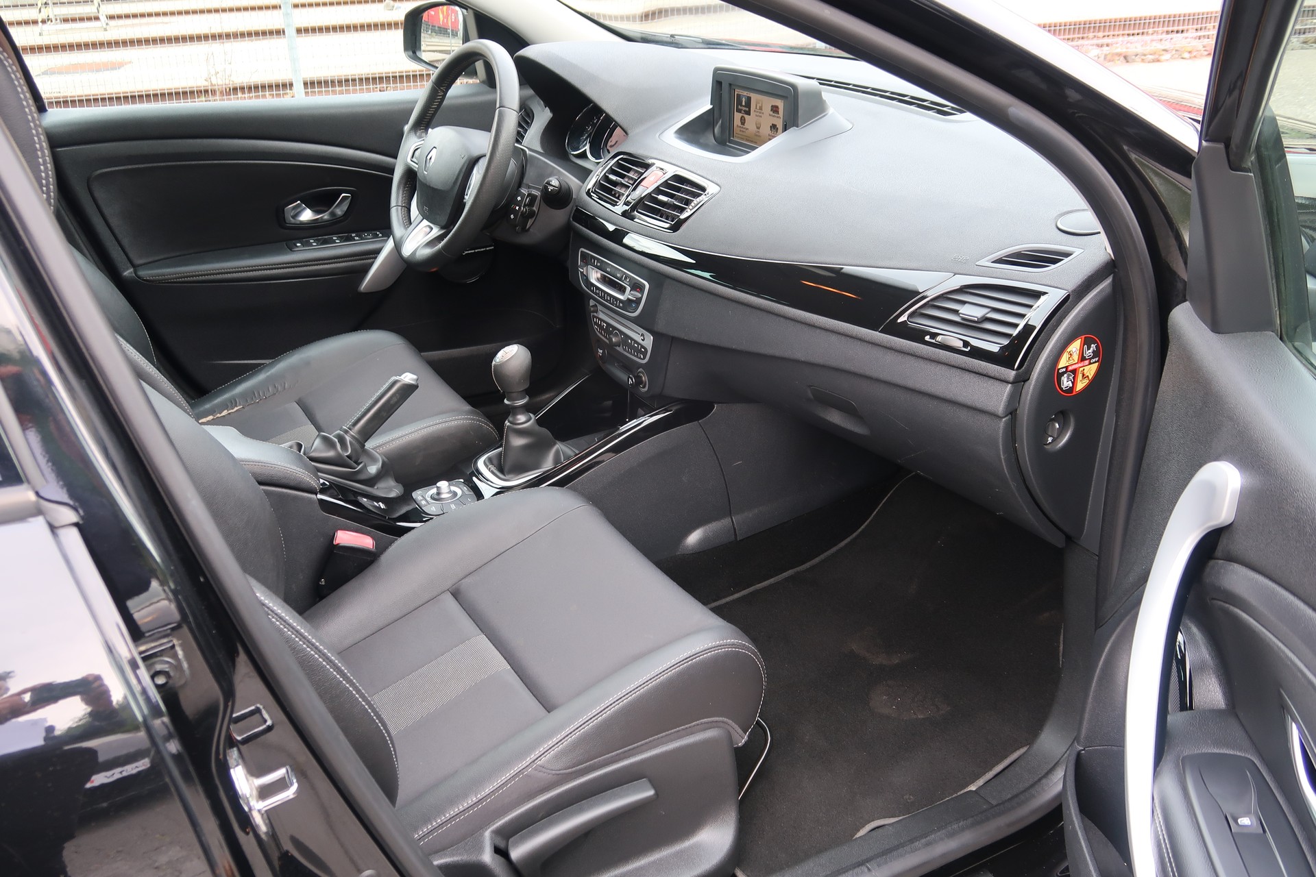 RENAULT Mégane Coupé 1.4 16V Turbo Bose-image-13