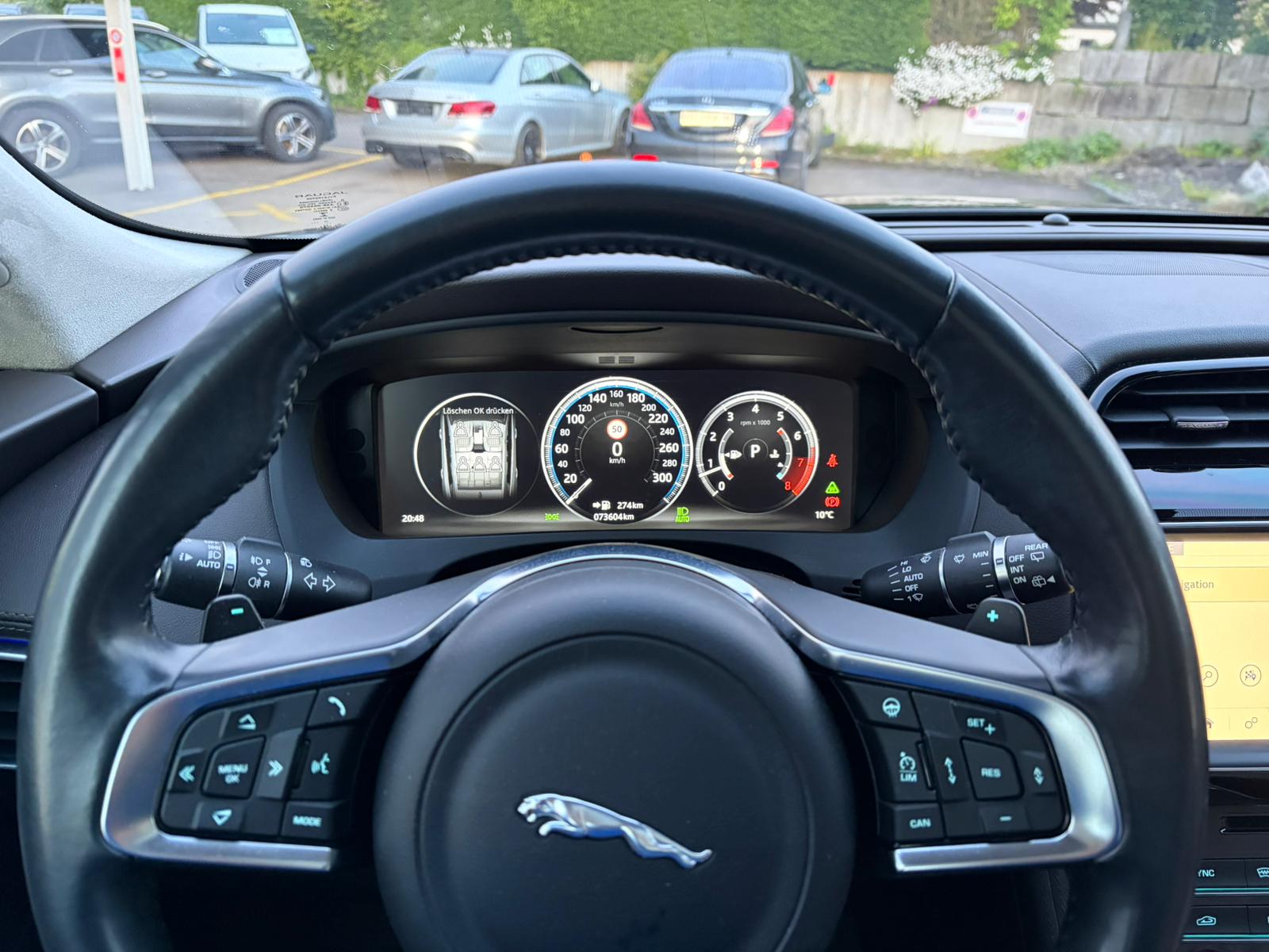 JAGUAR F-Pace 30t 2.0 Portfolio AWD Automatik-image-14
