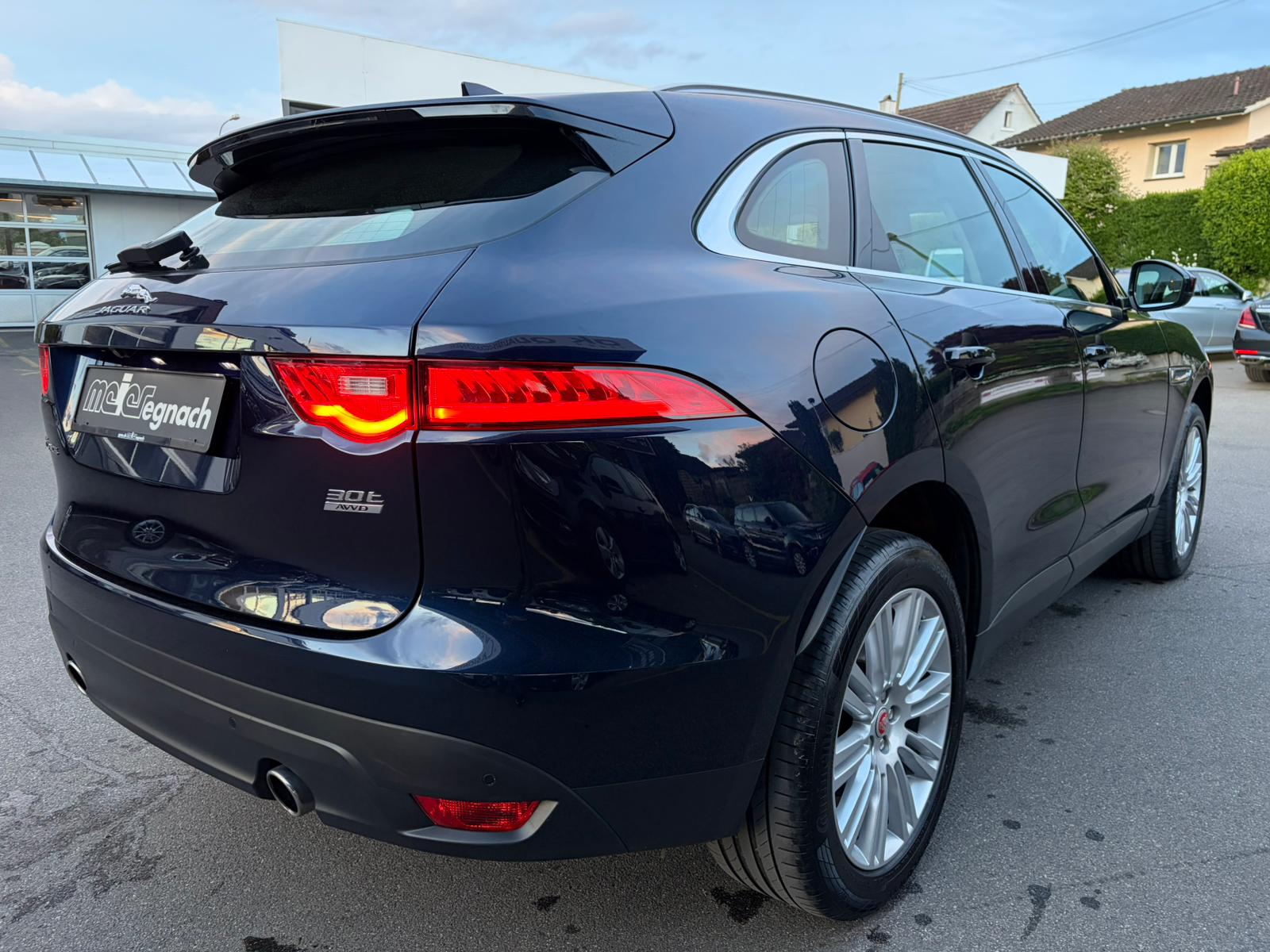 JAGUAR F-Pace 30t 2.0 Portfolio AWD Automatik-image-5