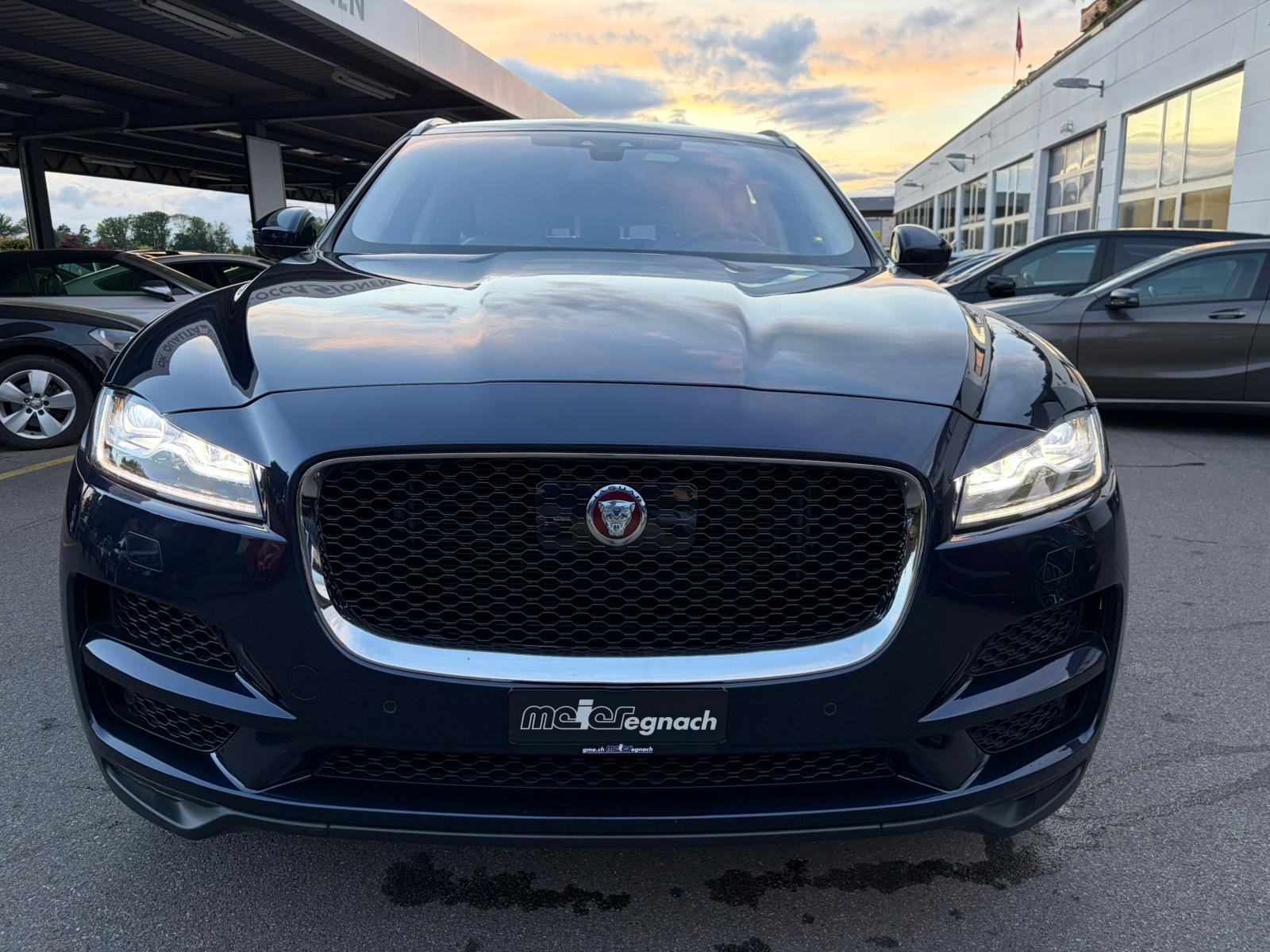 JAGUAR F-Pace 30t 2.0 Portfolio AWD Automatik-image-2