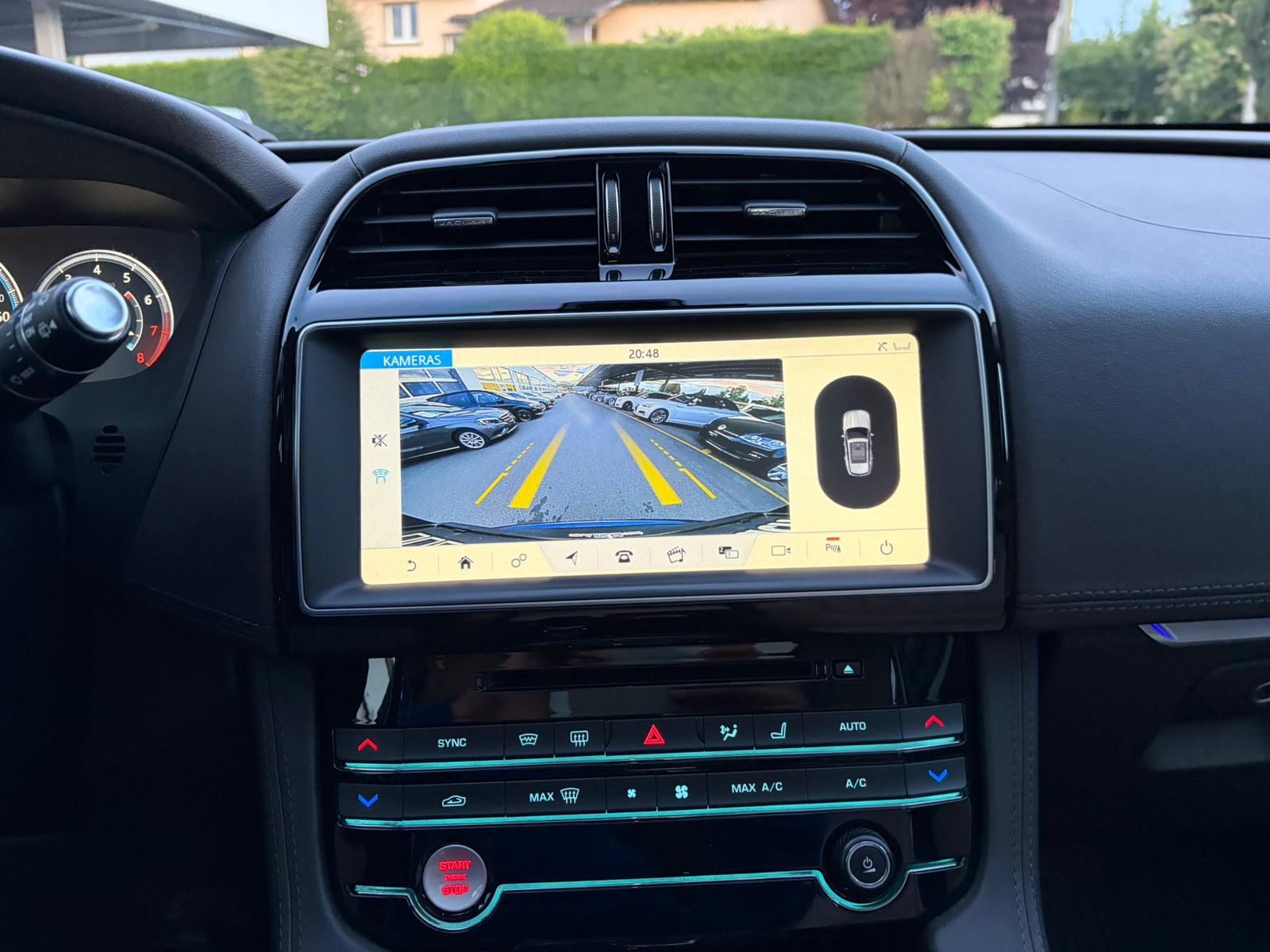 JAGUAR F-Pace 30t 2.0 Portfolio AWD Automatik-image-15