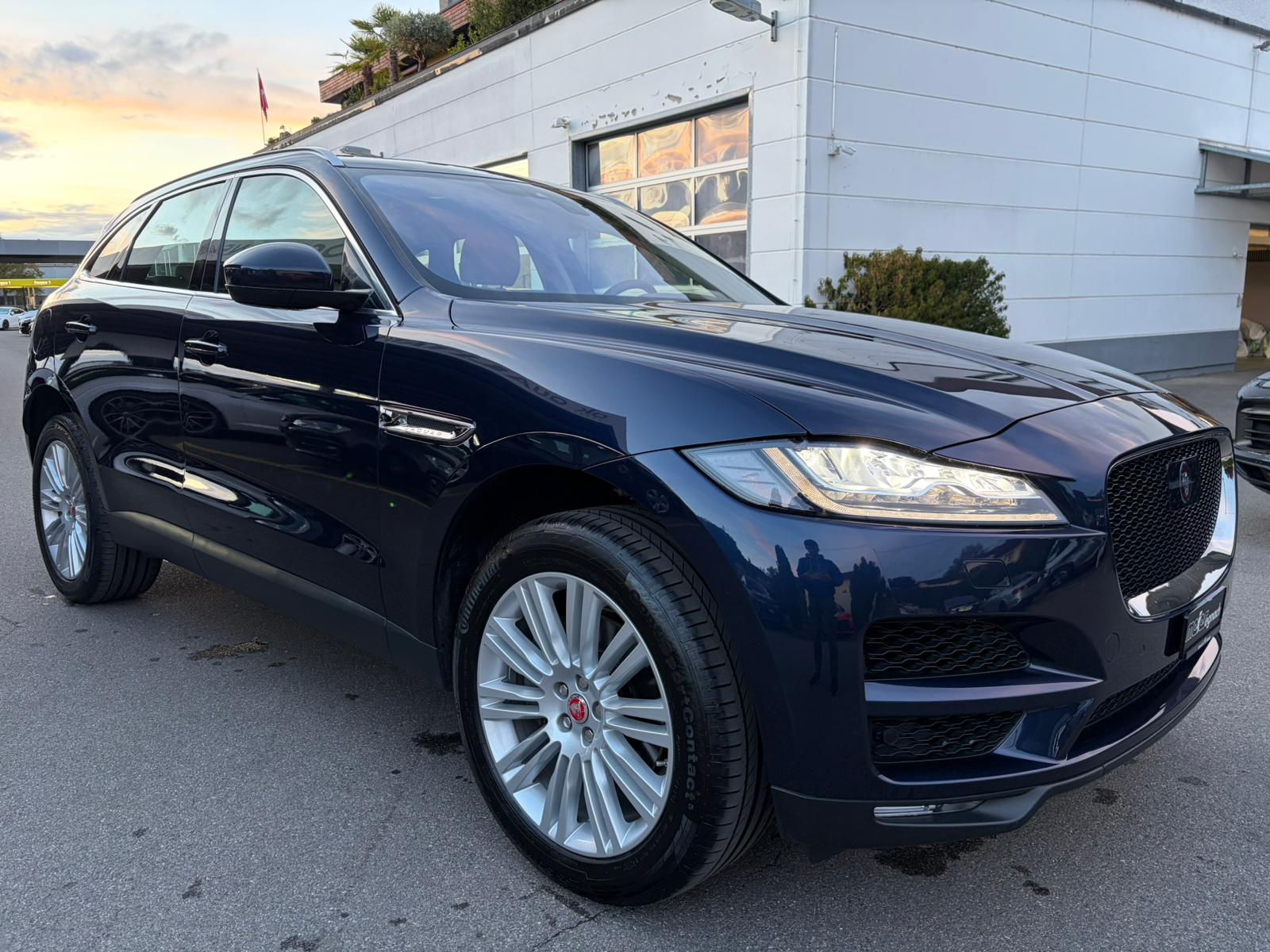 JAGUAR F-Pace 30t 2.0 Portfolio AWD Automatik-image-1