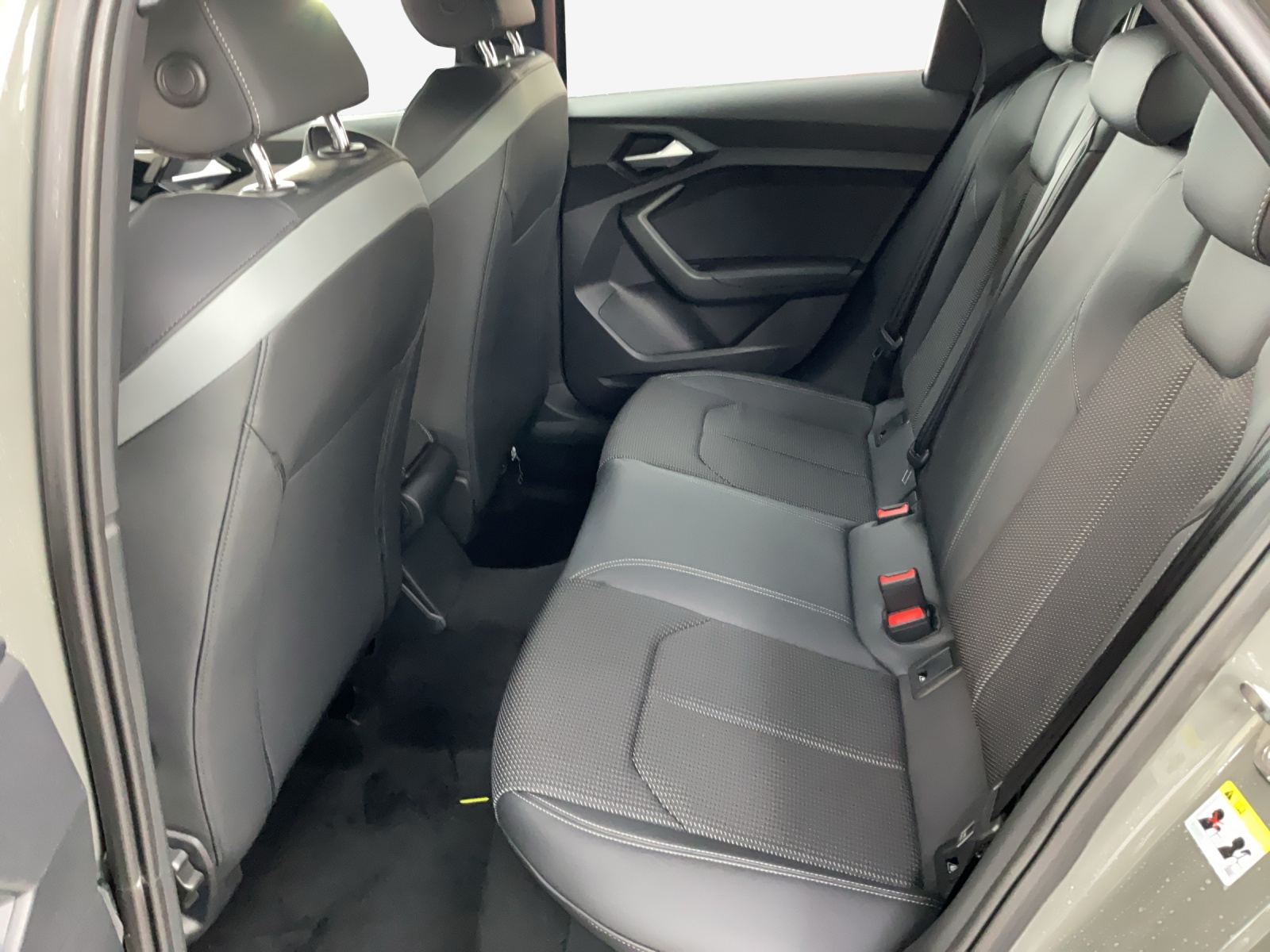 AUDI A1 Sportback 30 TFSI S Line Attraction S-tronic-image-11