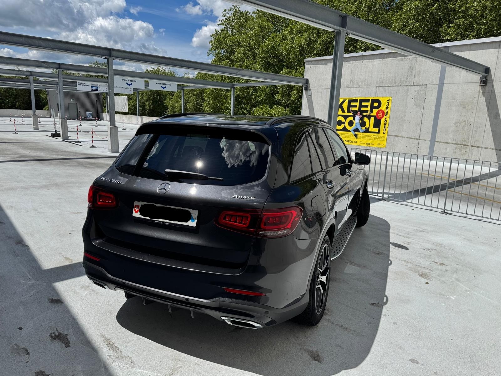 MERCEDES-BENZ GLC 220 d AMG Line 4m-image-3