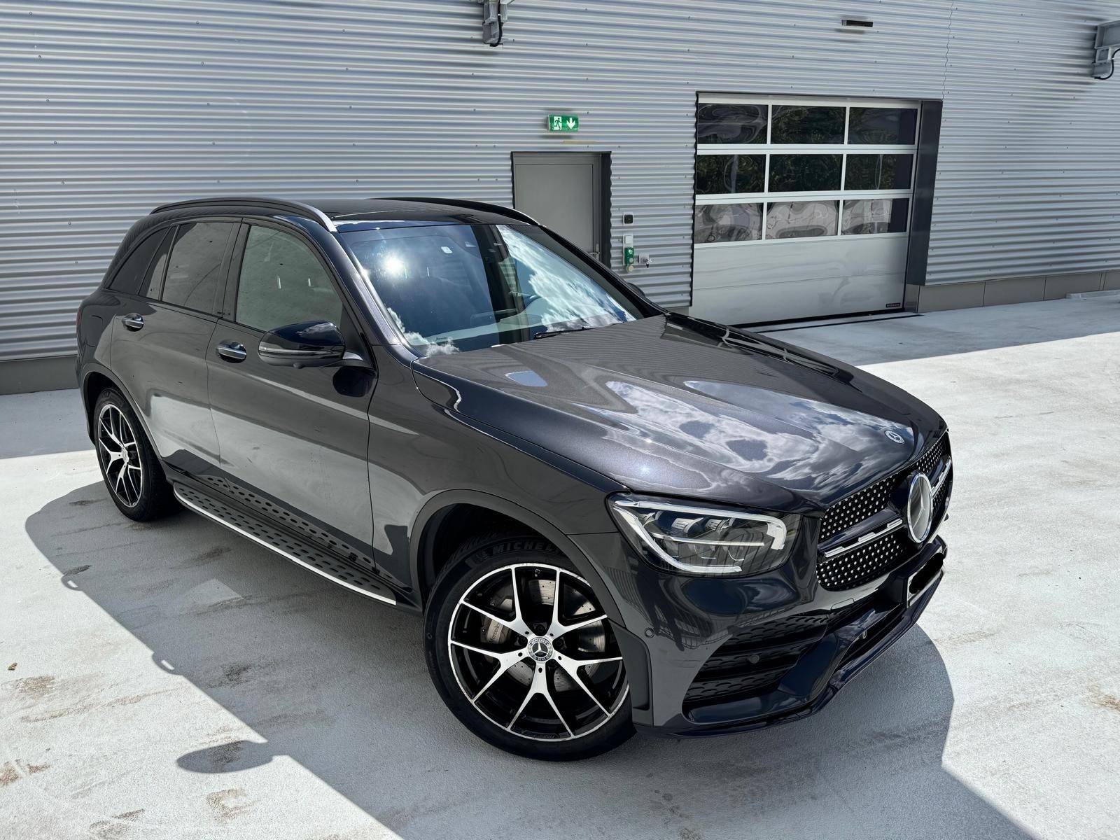 MERCEDES-BENZ GLC 220 d AMG Line 4m-image-4
