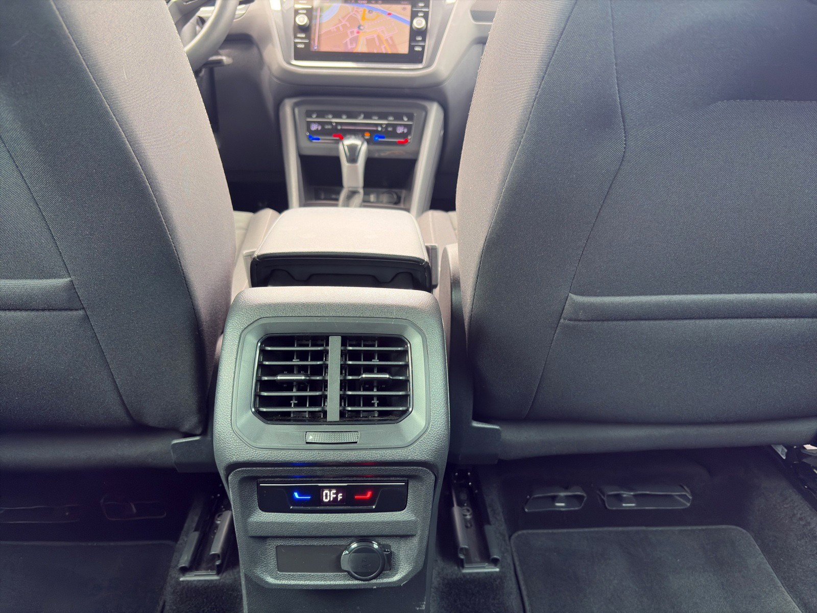 VW Tiguan 2.0TSI Elegance 4Motion DSG-image-14