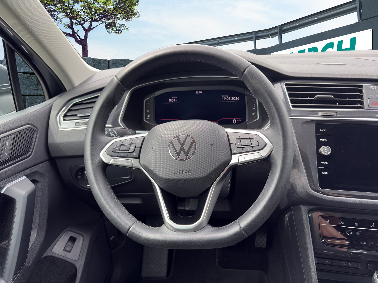 VW Tiguan 2.0TSI Elegance 4Motion DSG-image-10
