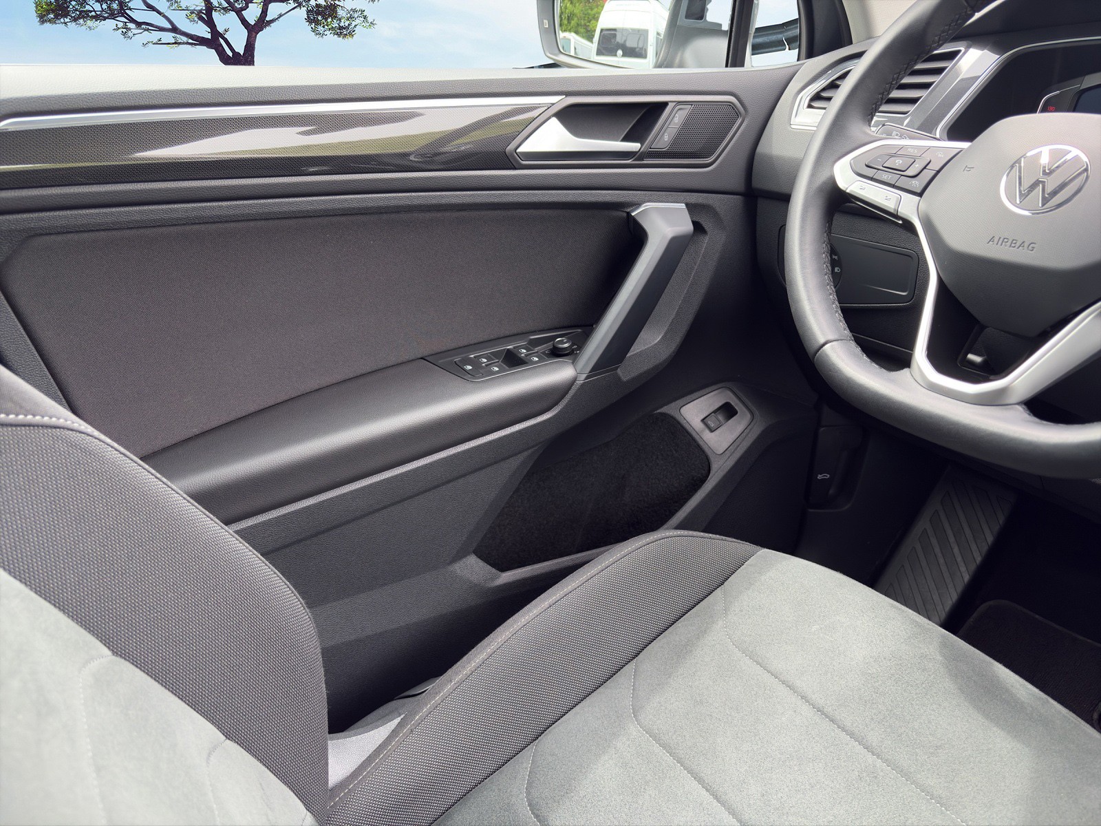 VW Tiguan 2.0TSI Elegance 4Motion DSG-image-13