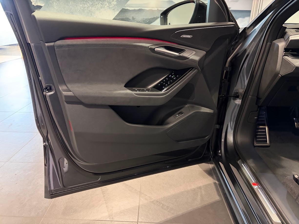 AUDI Q6 e-tron quattro-image-2