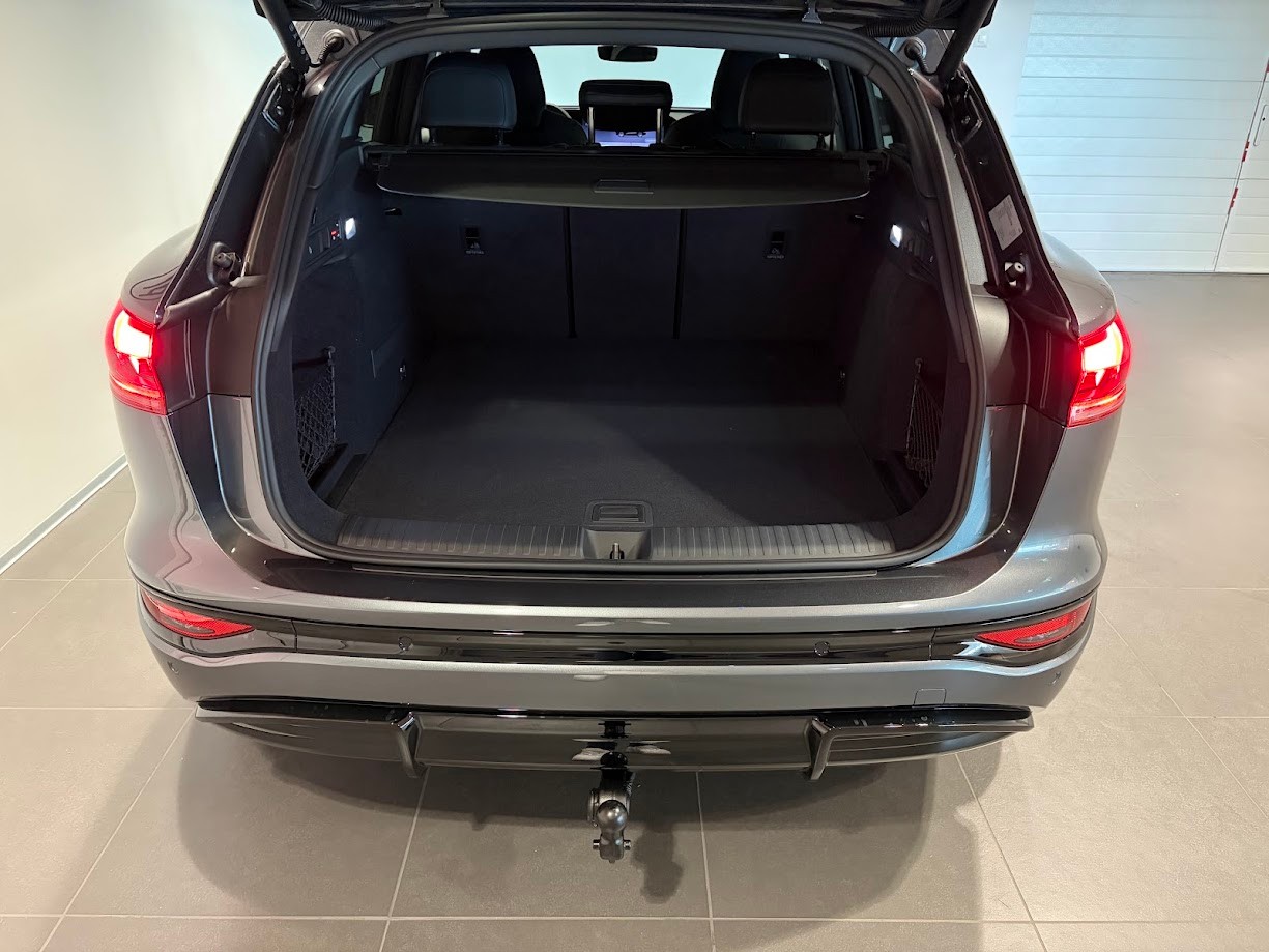 AUDI Q6 e-tron quattro-image-12