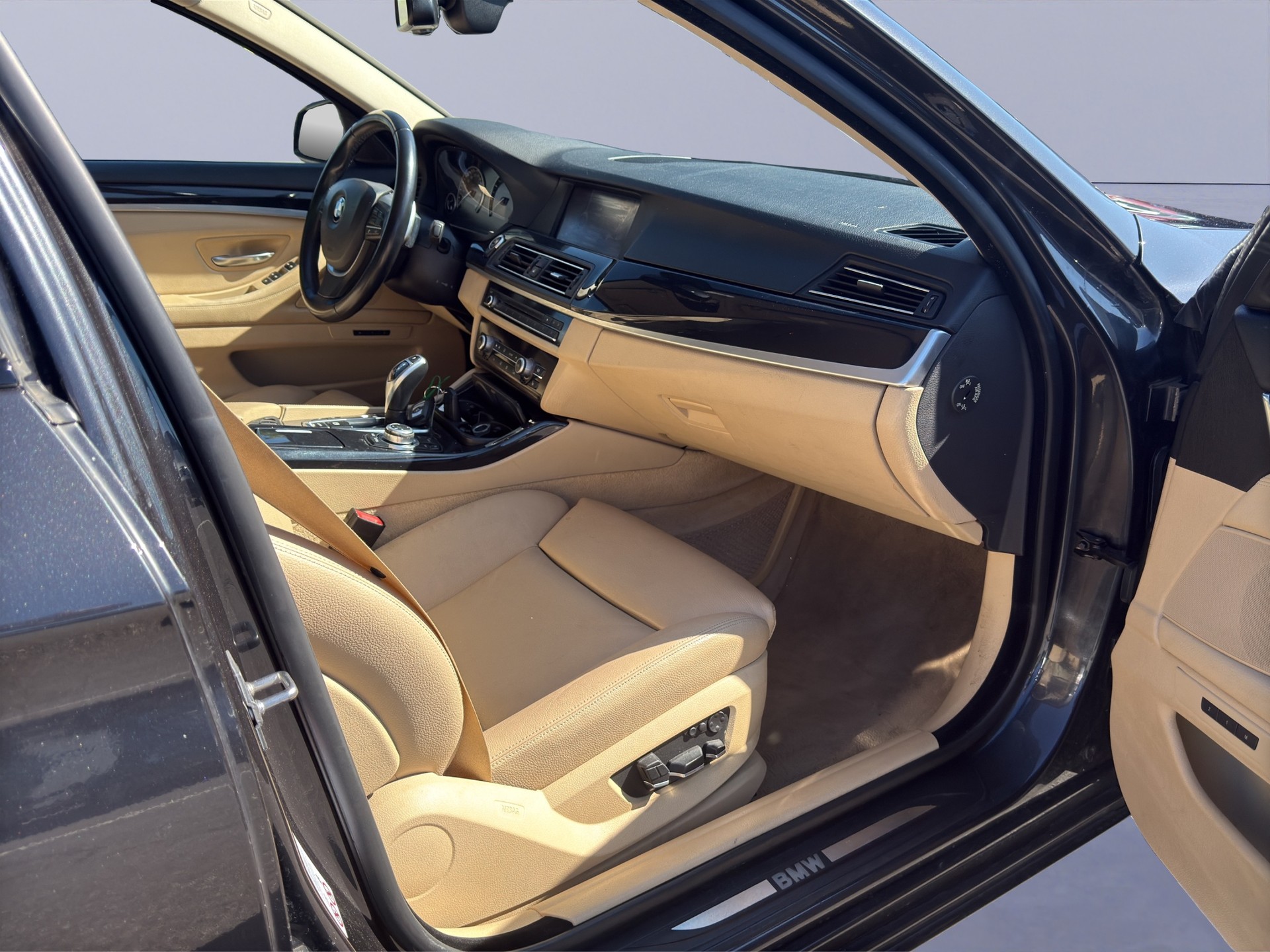 BMW 528i xDrive Touring Steptronic-image-13