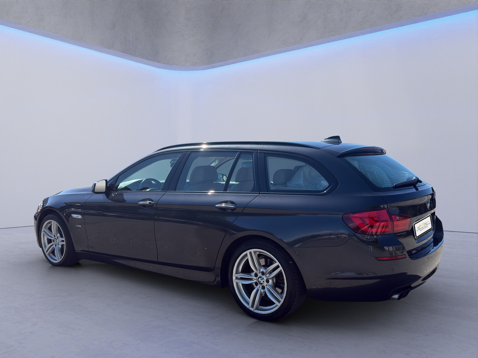 BMW 528i xDrive Touring Steptronic-showroom-element-3