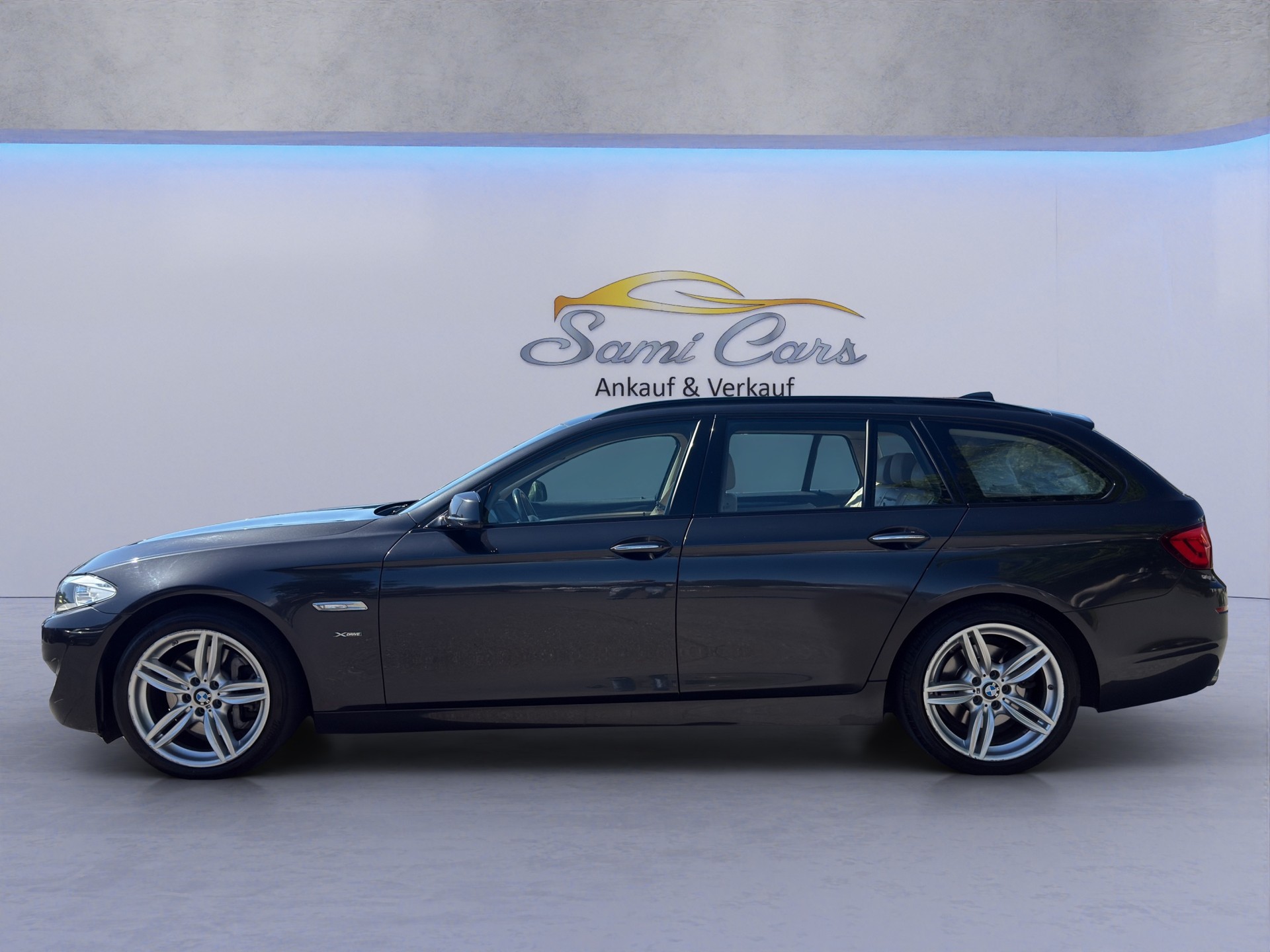 BMW 528i xDrive Touring Steptronic-showroom-element-1