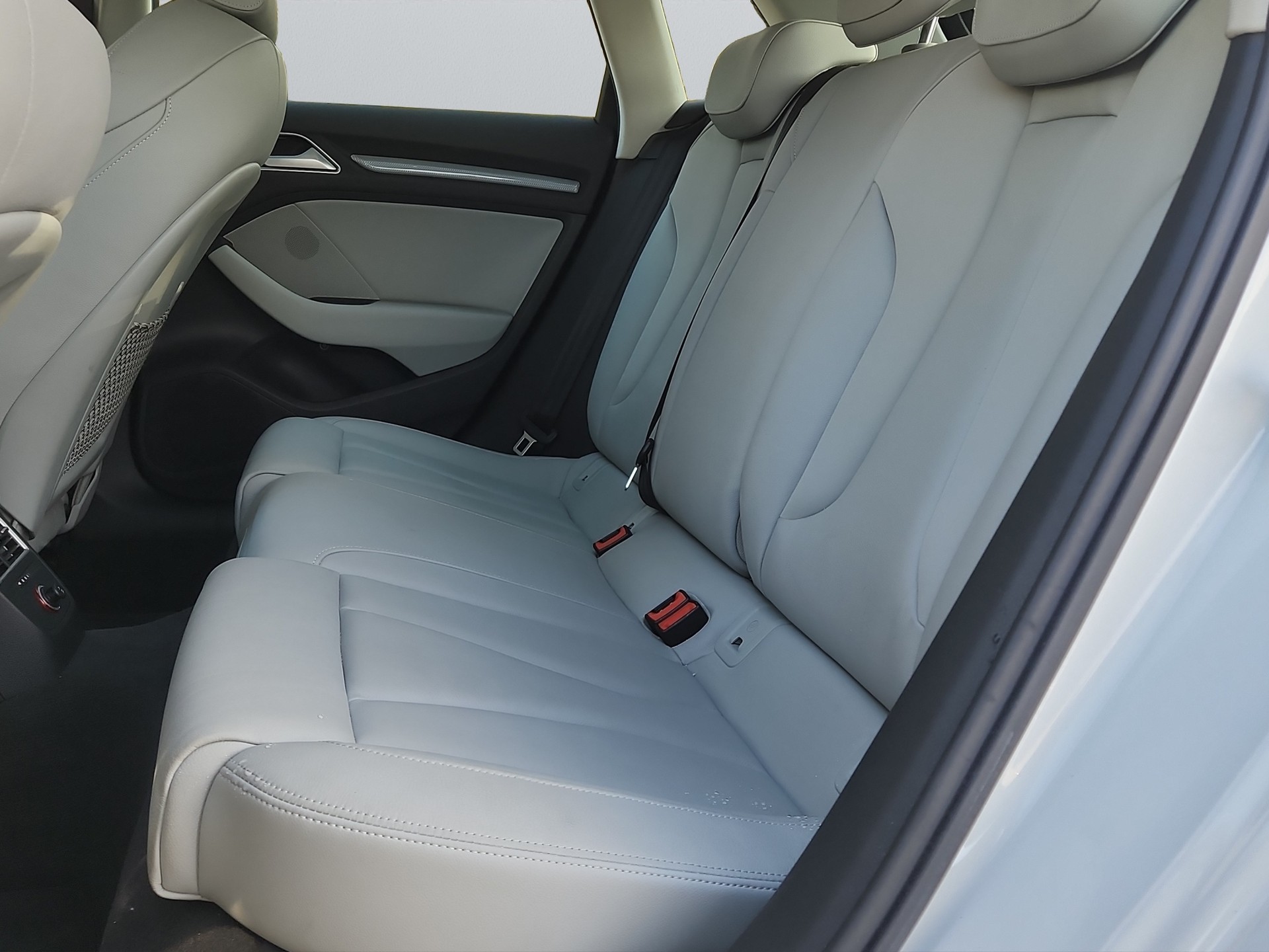 AUDI A3 Sportback 2.0 TDI Attraction quattro S-tronic-image-6